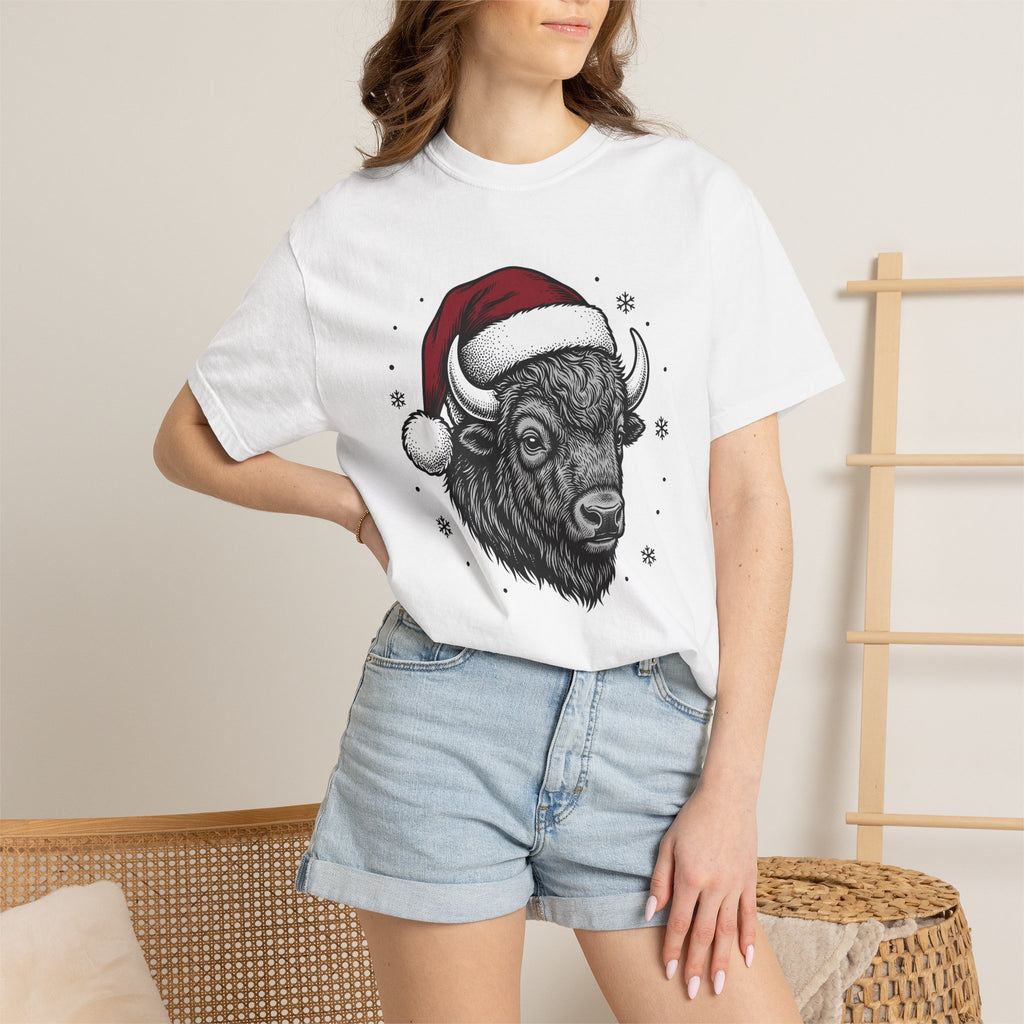 Bison Santa Hat Shirt Christmas Animal Gift Women Hand Drawn Tee Buffalo T-Shirt Xmas Fan Bison Graphic Vintage Snowflakes Tshirt