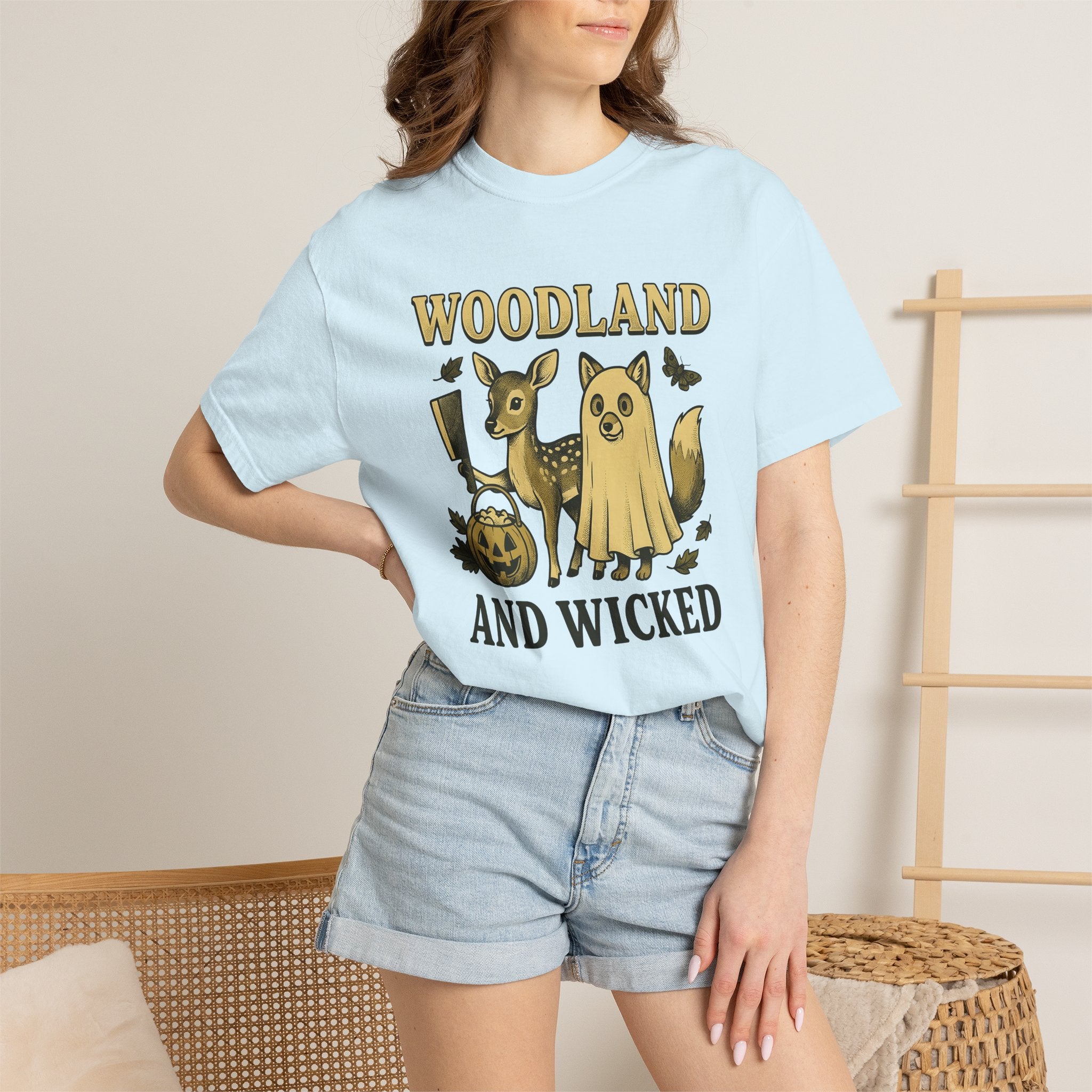Woodland Animals Shirt Halloween Animals Gift Women Vintage Tee Wildlife T-Shirt Halloween Fan Retro Tshirt Creature Graphic Hand Drawn