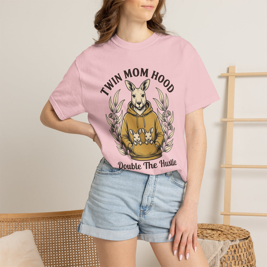 Kangaroo Hoodie Shirt Mom Animal Gift Women Vintage Tee Kangaroo T-Shirt Mother Fan Retro Tshirt Wildlife Graphic Hand Drawn Floral Tshirt