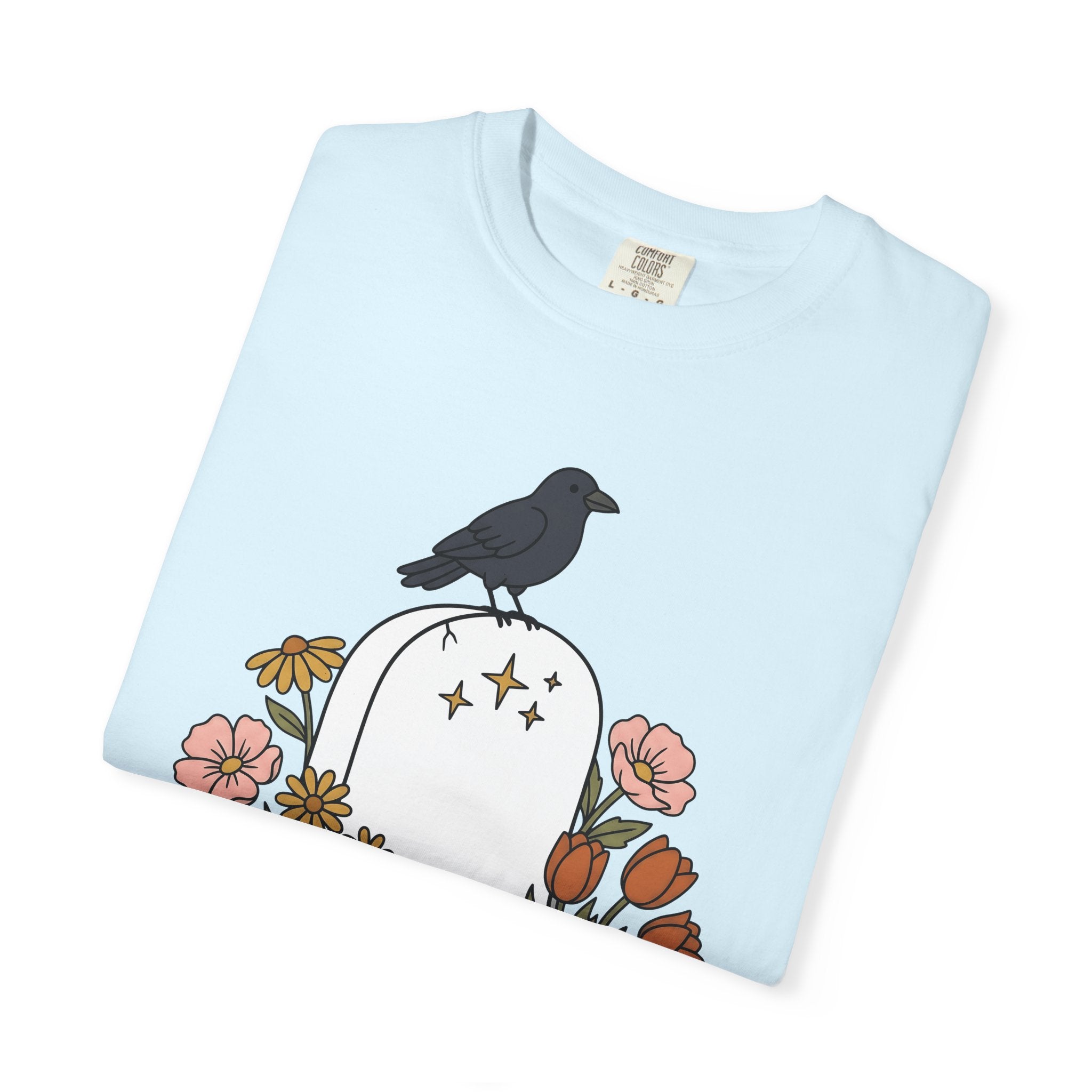 Crow Tombstone Shirt Halloween Gothic Gift Women Bold Graphic Tee Raven T-Shirt Horror Fan Dark Art Tshirt Gothic Illustration Minimal