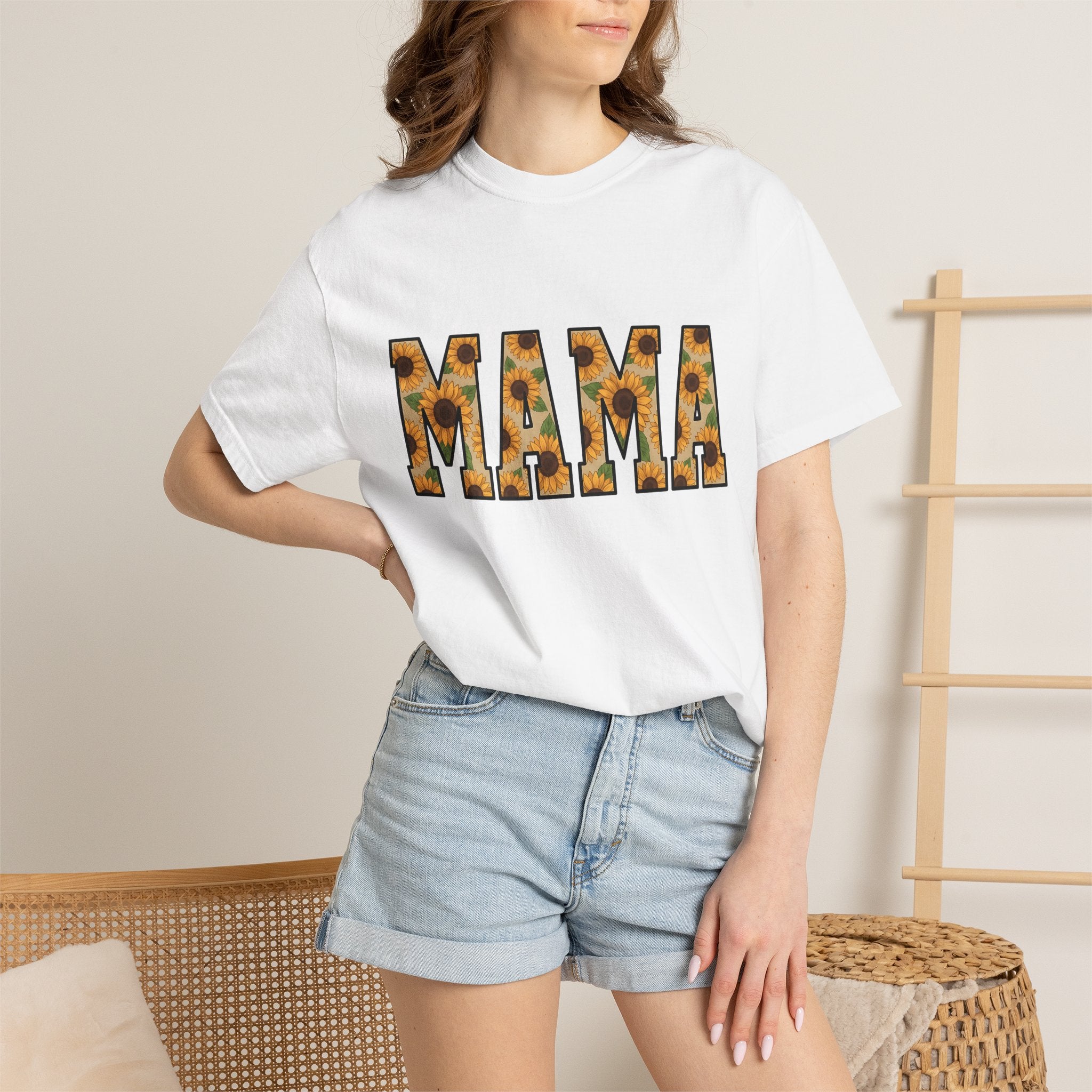 Sunflower Graphic Shirt Mom Flowers Gift Women Bold Tee Sunflower T-Shirt Motherhood Fan Vibrant Tshirt Floral Graphic Retro Floral Tshirt