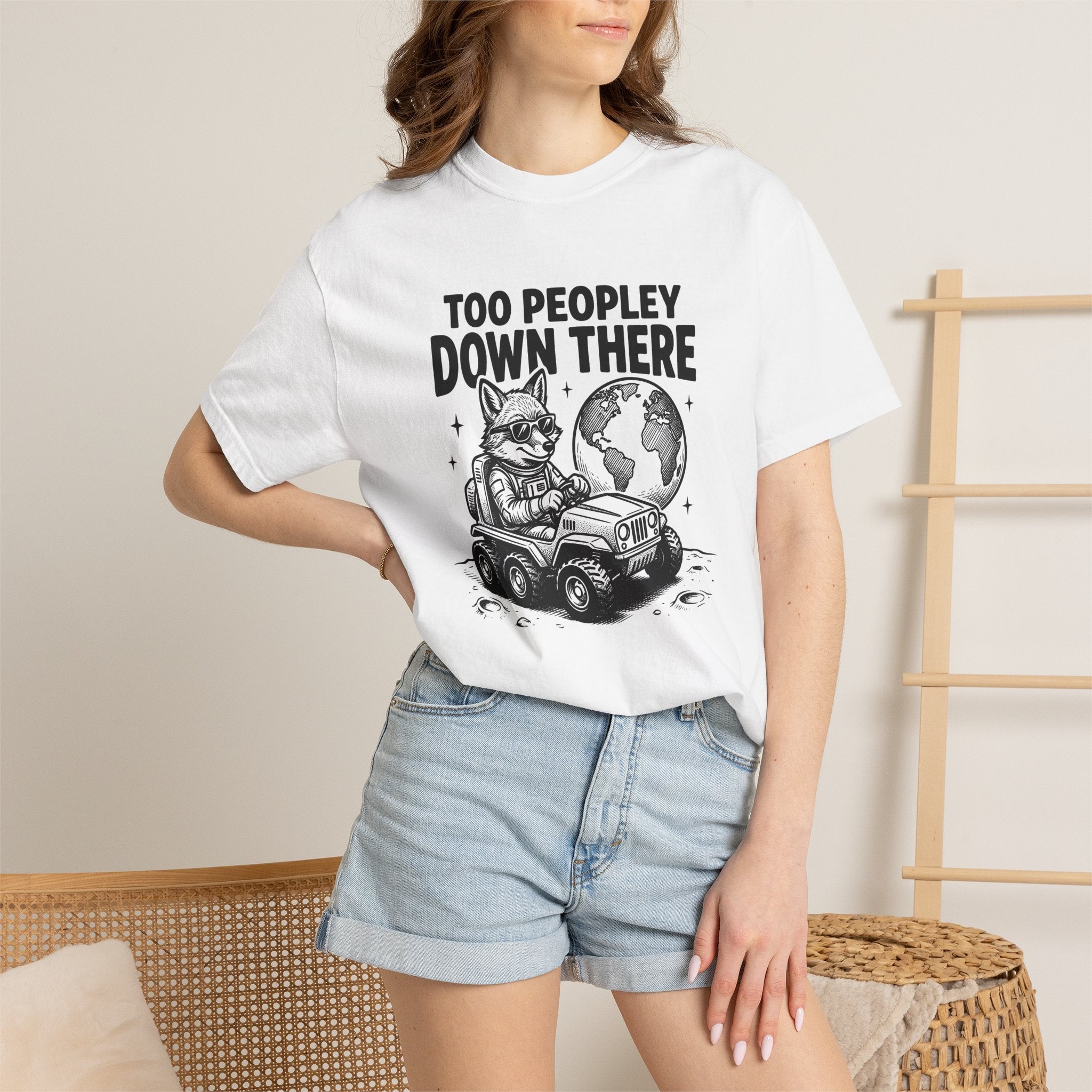 Raccoon Astronaut Shirt Funny Animal Gift Women Vintage Tee Trash Panda T-Shirt Humor Fan Retro Tshirt Wildlife Graphic Hand Drawn Moon