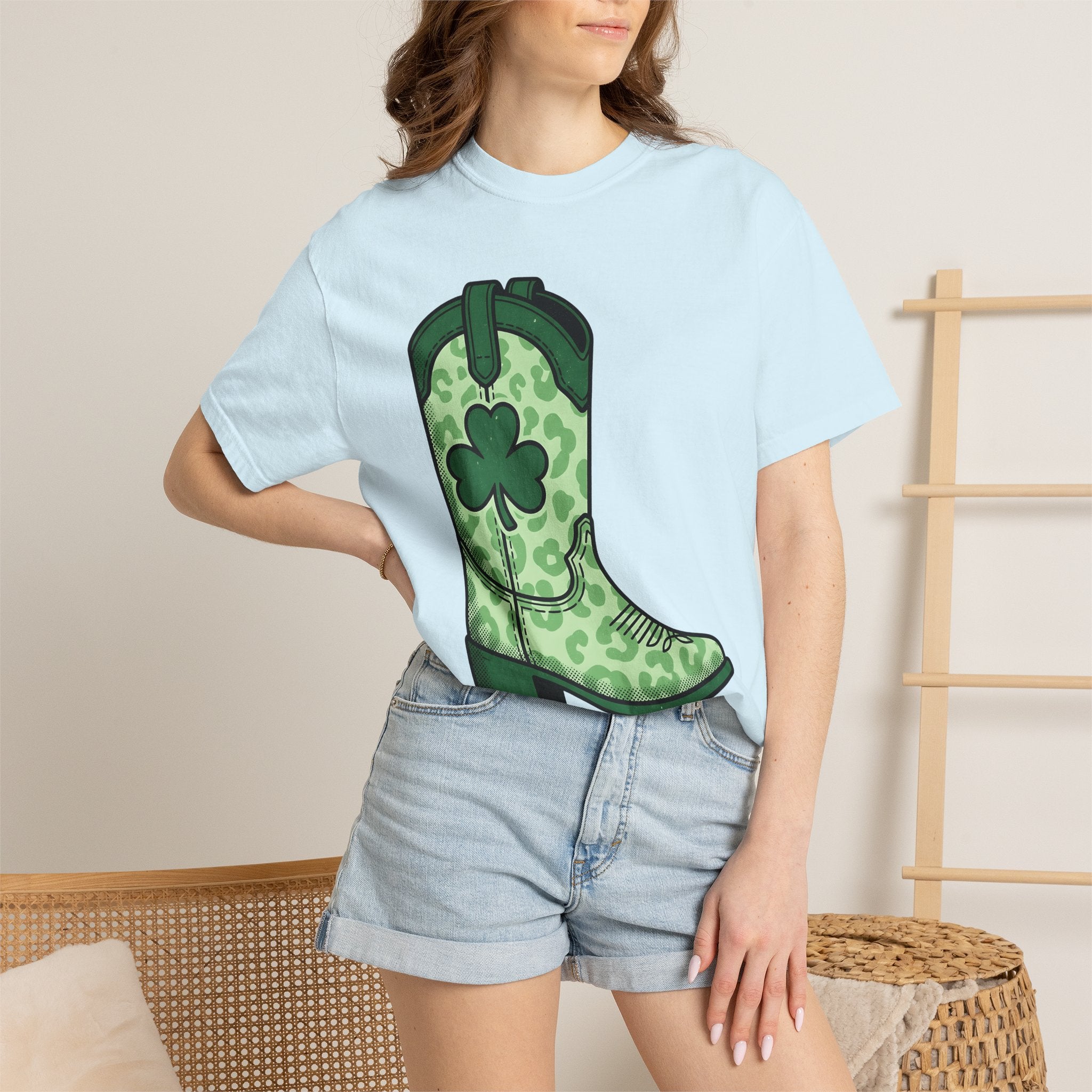 Leather Boot Shirt St Patrick's Day Farm Gift Women Line Art Tee Boot T-Shirt Luck Fan Illustrated Tshirt Ranch Graphic Old School Four Leaf