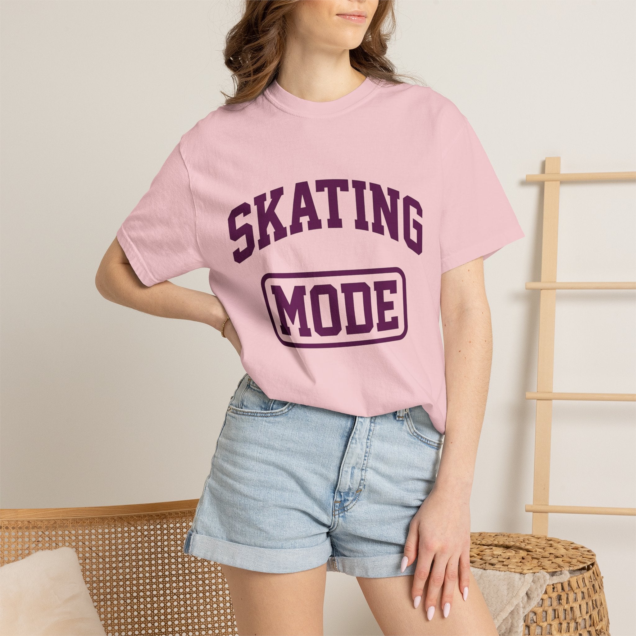 Varsity Text Shirt Skating Fitness Gift Women Bold Tee Lettering T-Shirt Skater Fan Typography Tshirt Workout Graphic Retro Skater Tshirt