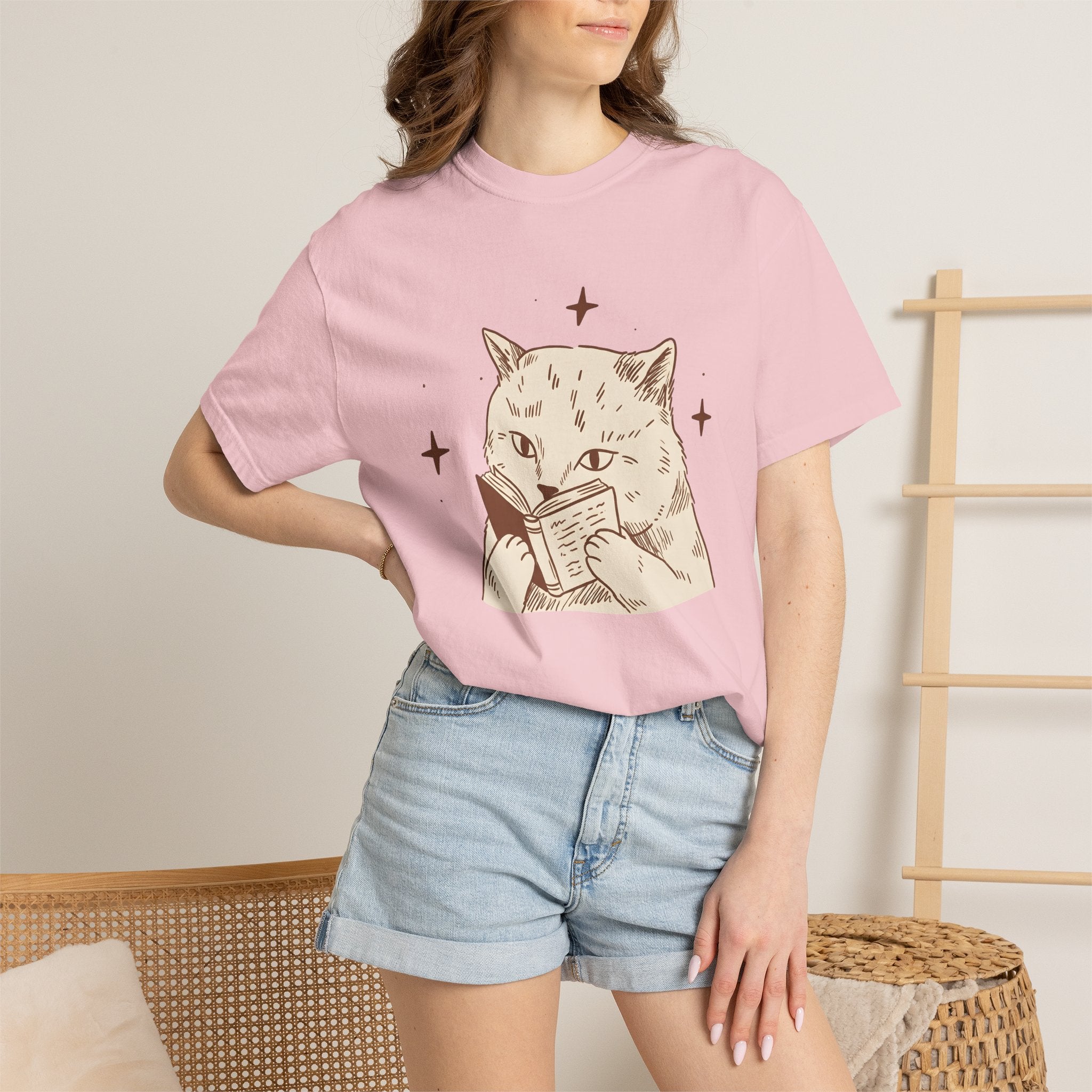 Cat Reading Shirt Cat Bookworm Gift Women Hand Drawn Tee Kitty T-Shirt Feline Fan Illustrated Graphic Vintage Stars Tshirt