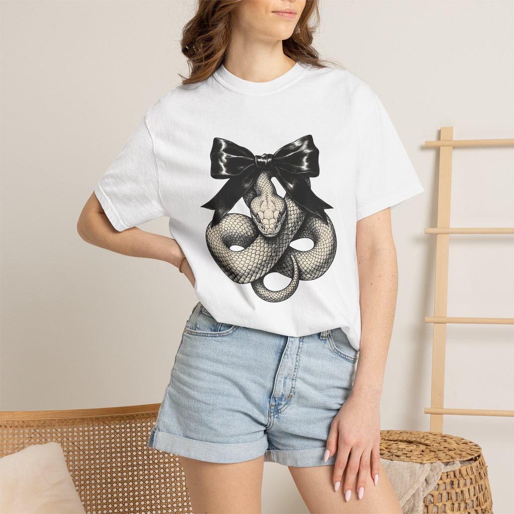 Serpent Bow Shirt Boho Chic Occult Gift Women Dark Tee Snake T-Shirt Bohemian Enthusiast Gothic Tshirt Mystic Graphic Retro Bow Tshirt