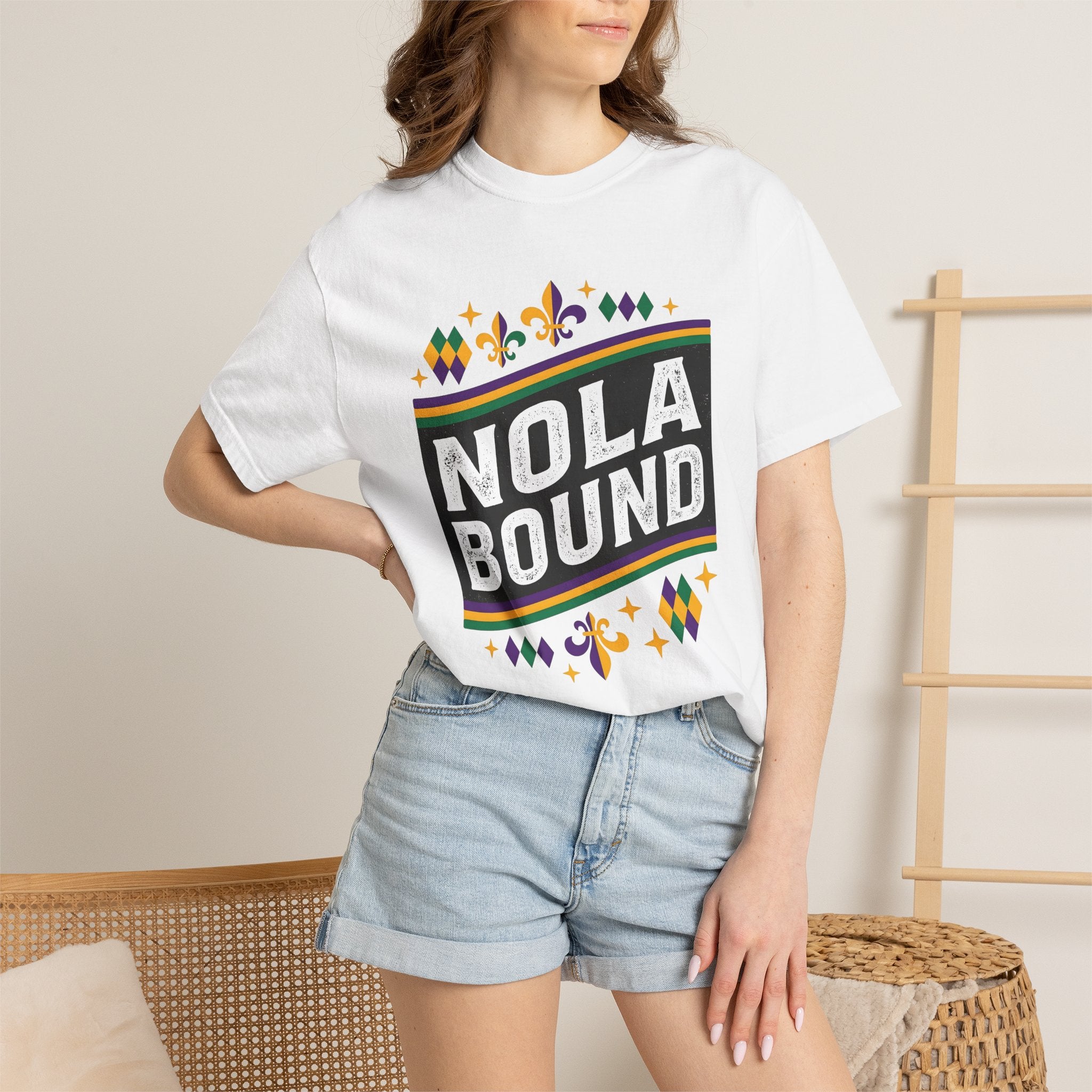 Fleur De Lis Shirt Mardi Gras Event Gift Women Bold Tee Fleur T-Shirt Carnival Fan Graphic Design Tshirt Hand Drawn Argyle Tshirt