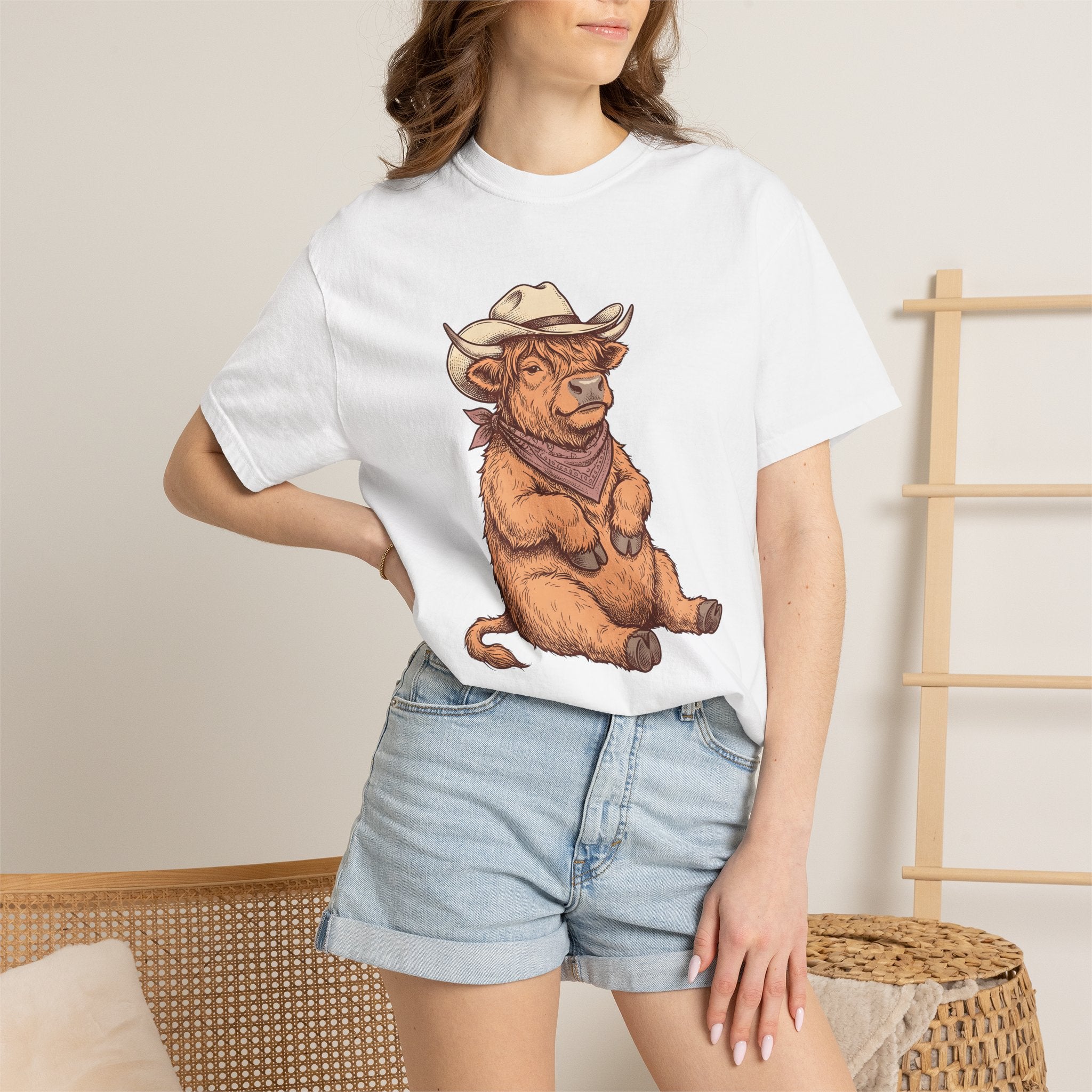 Highland Cow Shirt Cowgirl Western Gift Women Hand Drawn Tee Heifer T-Shirt Cowgirl Fan Illustrated Graphic Tshirt Vintage Cowboy Hat Tshirt