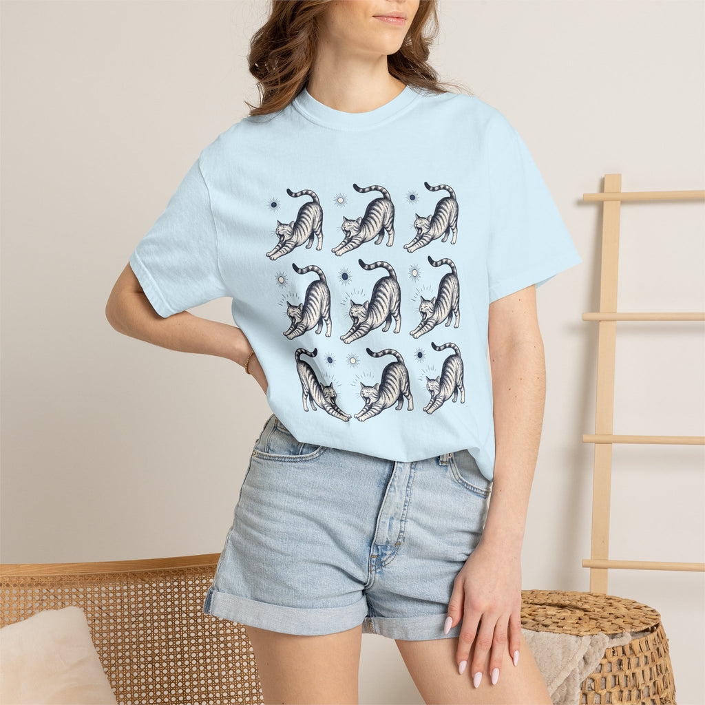 Stretching Feline Shirt Cat Critters Gift Women Classic Tee Cat T-Shirt Kitty Fan Vintage Tshirt Creature Graphic Outline Dawn Tshirt