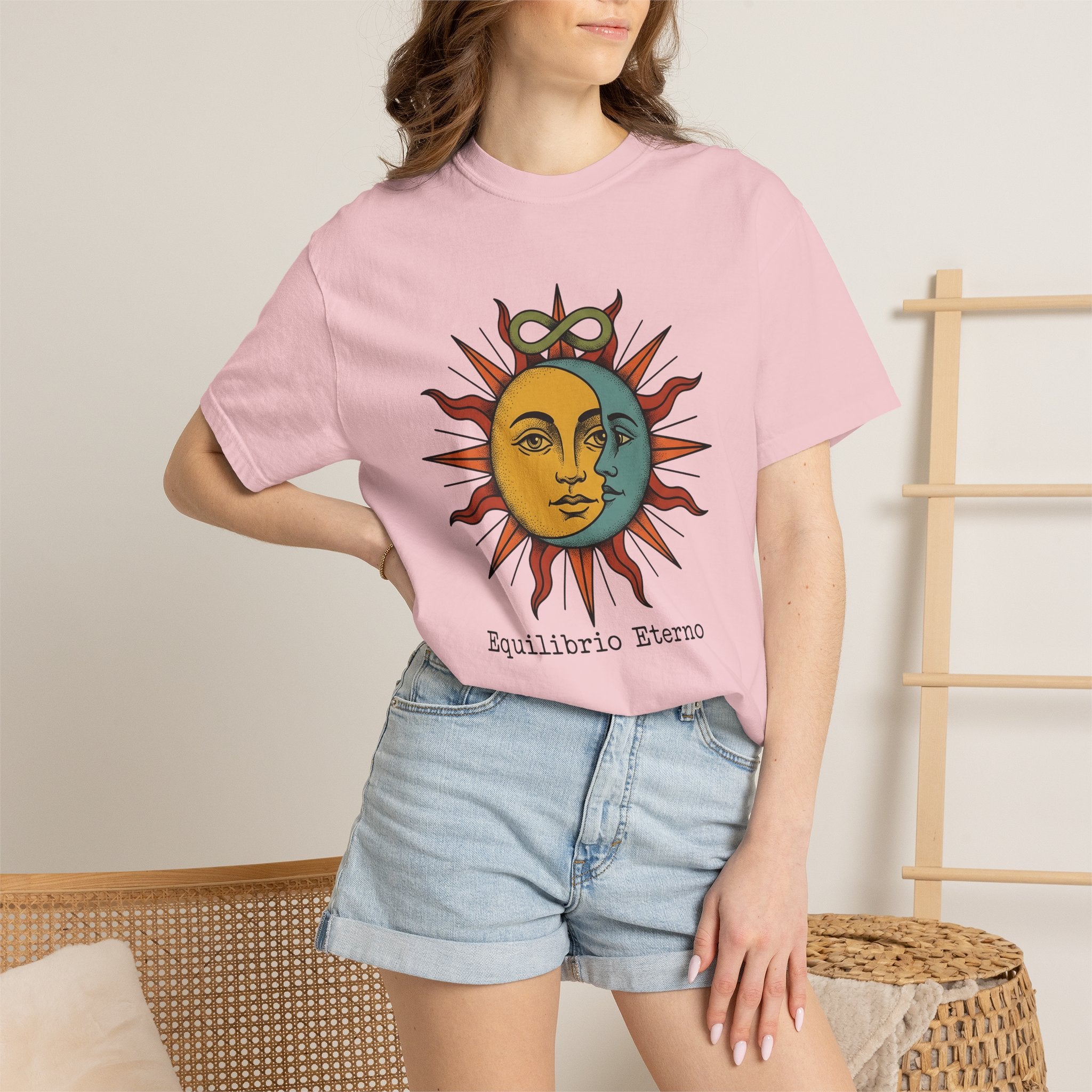 Sun Moon Face Shirt Boho Chic Spiritual Gift Women Celestial Tee Lunar T-Shirt Bohemian Enthusiast Astrology Graphic Tshirt Vintage Infinity