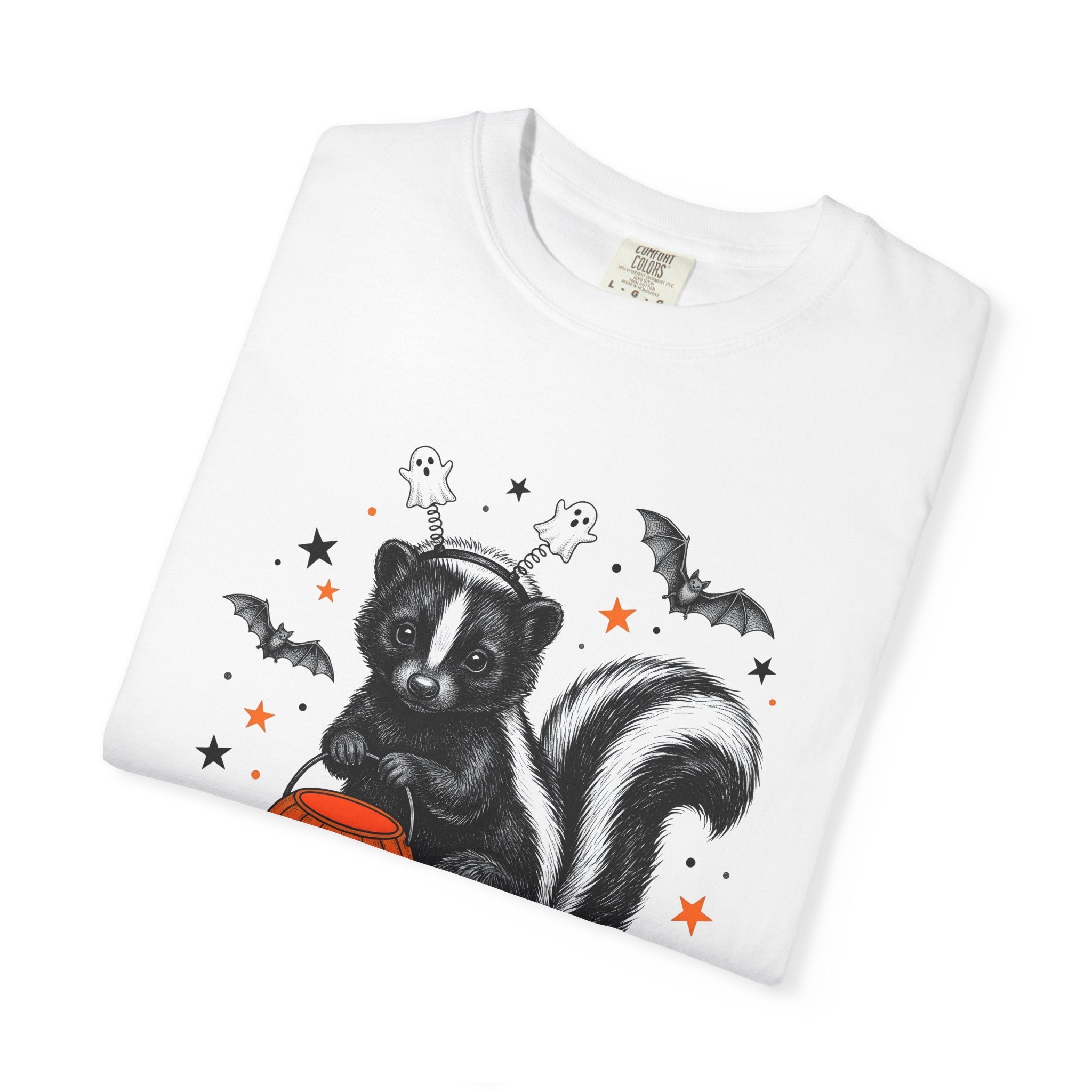 Skunk Spooky Shirt Halloween Animals Seasonal Gift Women Sketch Tee Stink t-shirt Halloween Fan Drawing Graphic Retro Jack O Lantern Tshirt