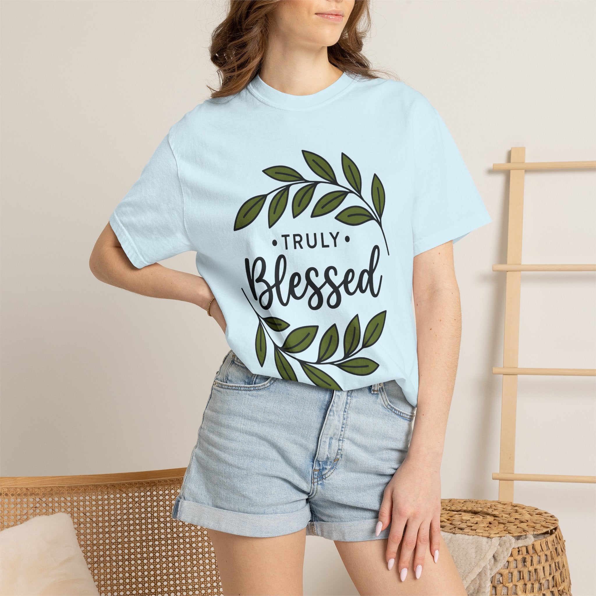Leafy Wreath Shirt Easter Faith Gift Women Modern Calligraphy Tee Wreath T-Shirt Easter Fan Handlettering Tshirt Christian Graphic