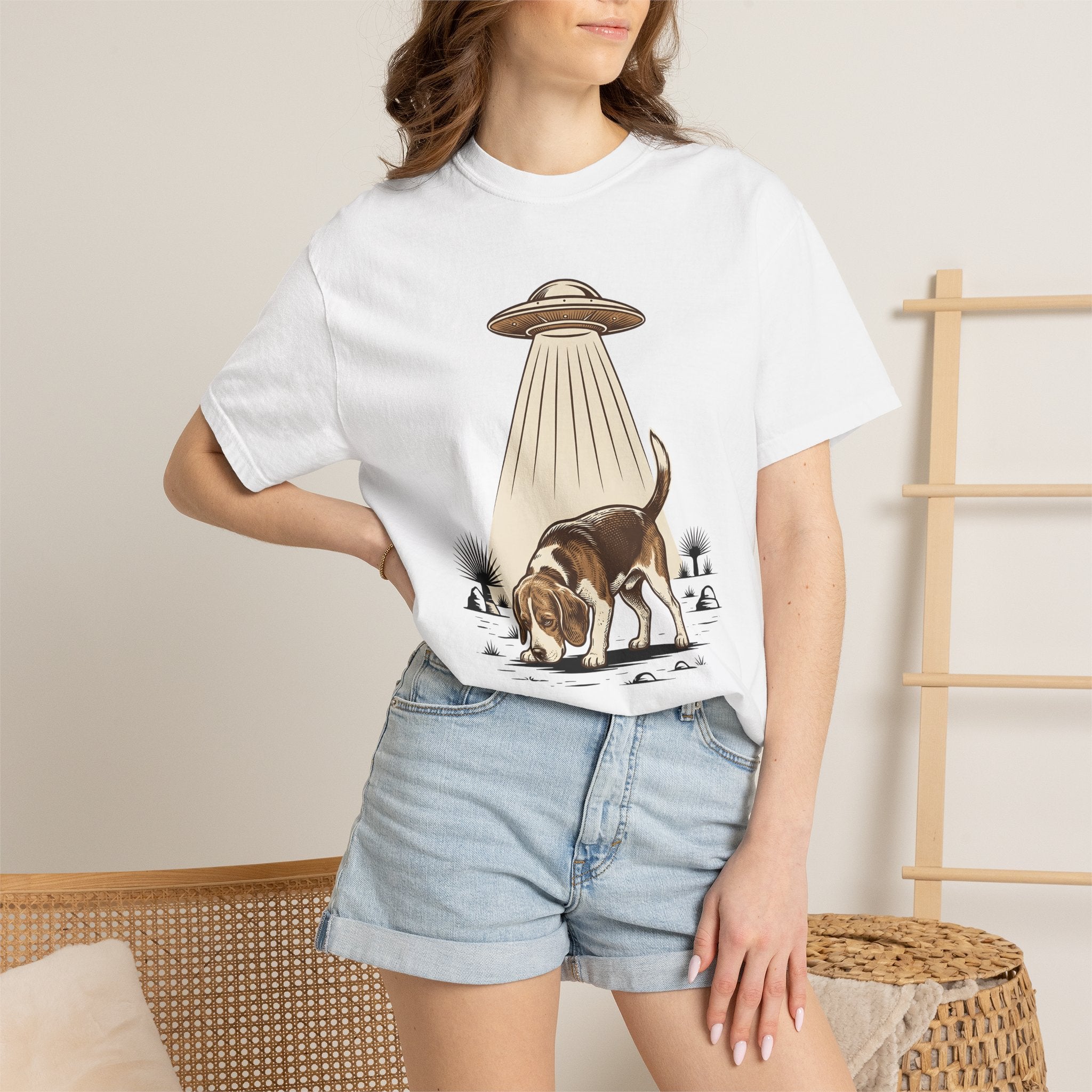 Beagle Puppy Shirt Dog Sci-Fi Gift Women Retro Tee Puppy T-Shirt Dog Fan Hound Tshirt Space Graphic Antique Ufo Tshirt