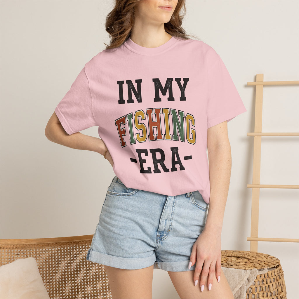 Varsity Patch Text Shirt Fishing Adventure Gift Women Classic Tee Emblem T-Shirt Angler Fan Vintage Tshirt Explorer Graphic Weathered Muted