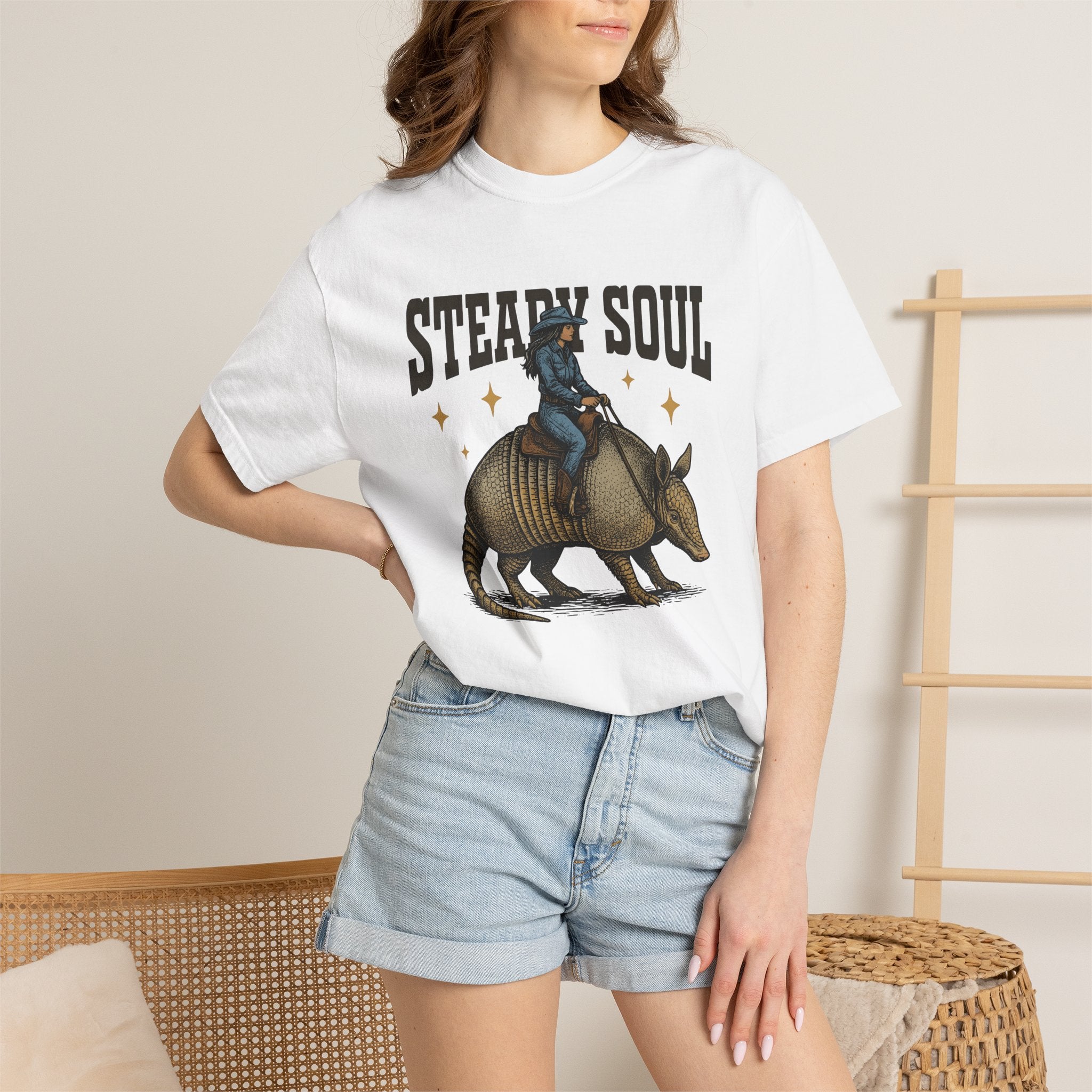 Cowgirl Armadillo Shirt Western Animal Gift Women Vintage Tee Armadillo T-Shirt Cowboy Fan Rodeo Tshirt Wildlife Graphic Retro Stars Tshirt