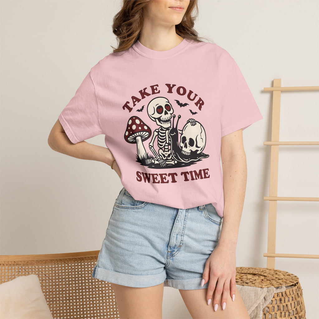 Skull Snail Shirt Halloween Alternative Gift Women Comic Tee Slug T-Shirt Horror Fan Cartoon Tshirt Goth Graphic Vintage Toadstool Tshirt