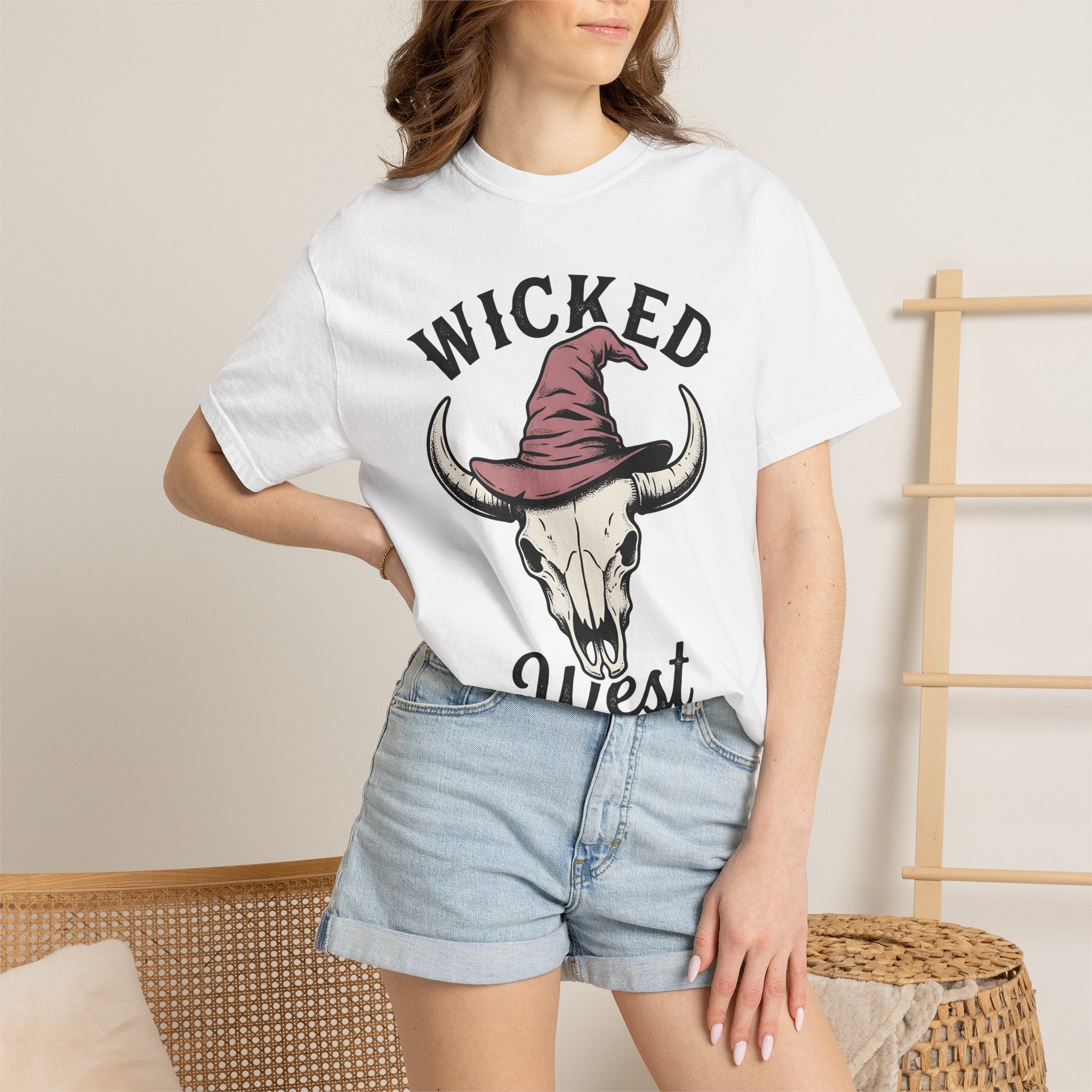 Cow Skull Hat Shirt Halloween Dark Gift Women Hand Drawn Tee Skull Cap T-Shirt Horror Fan Illustrated Tshirt Gothic Graphic Cowboy Witch Hat