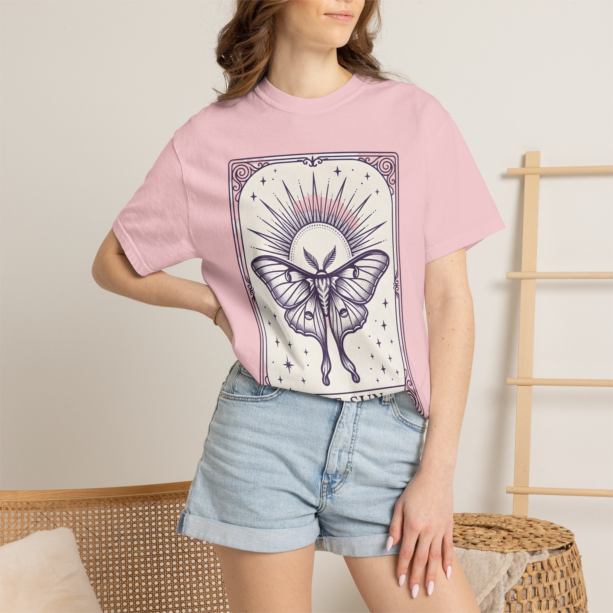 Luna Moth Sun Shirt Boho Chic Magic Gift Women Outline Tee Moon Moth T-Shirt Hippie Fan Minimalist Tshirt Mystical Graphic Retro Star Tshirt