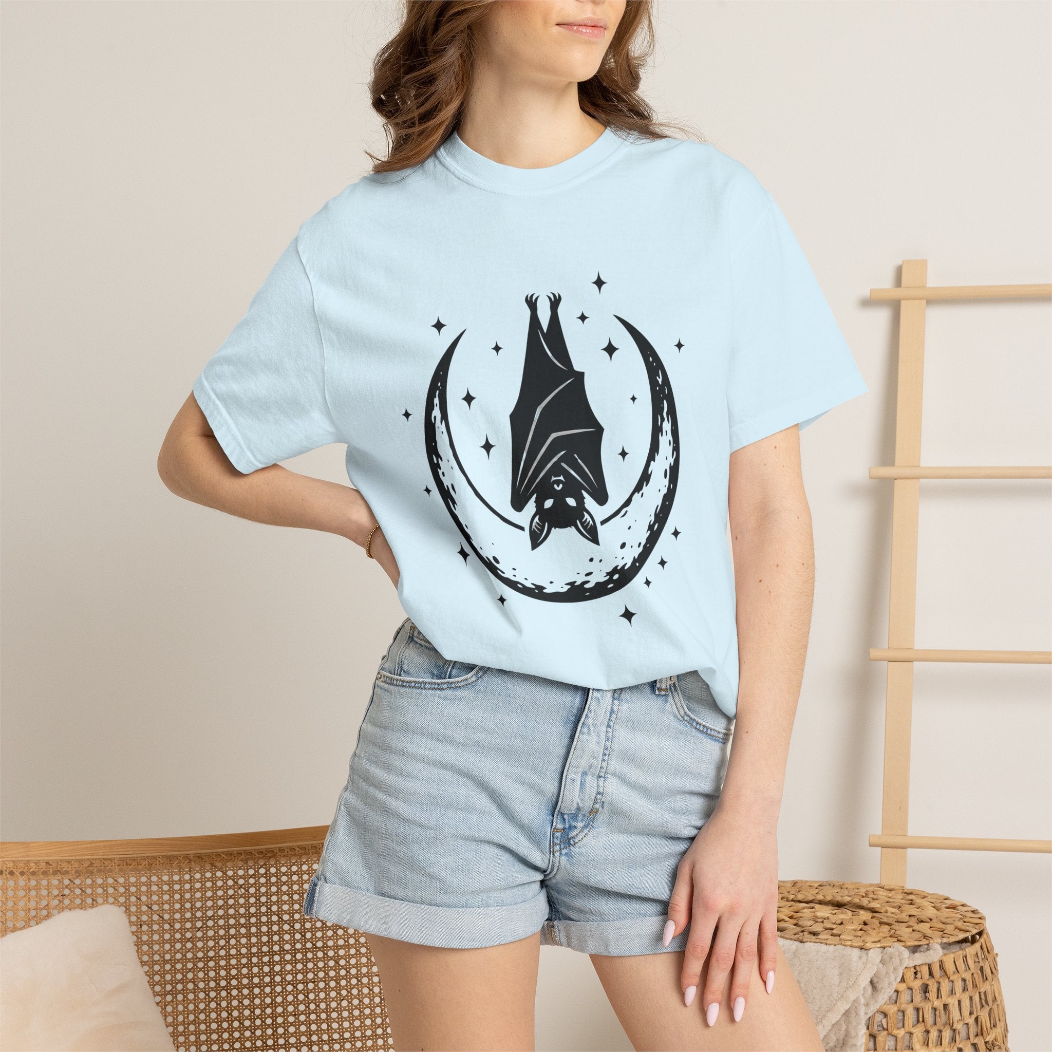 Bat Moon Shirt Boho Chic Space Gift Women Eerie Tee Lunar T-Shirt Bohemian Fan Spooky Tshirt Galaxy Graphic Sleek Stars Tshirt