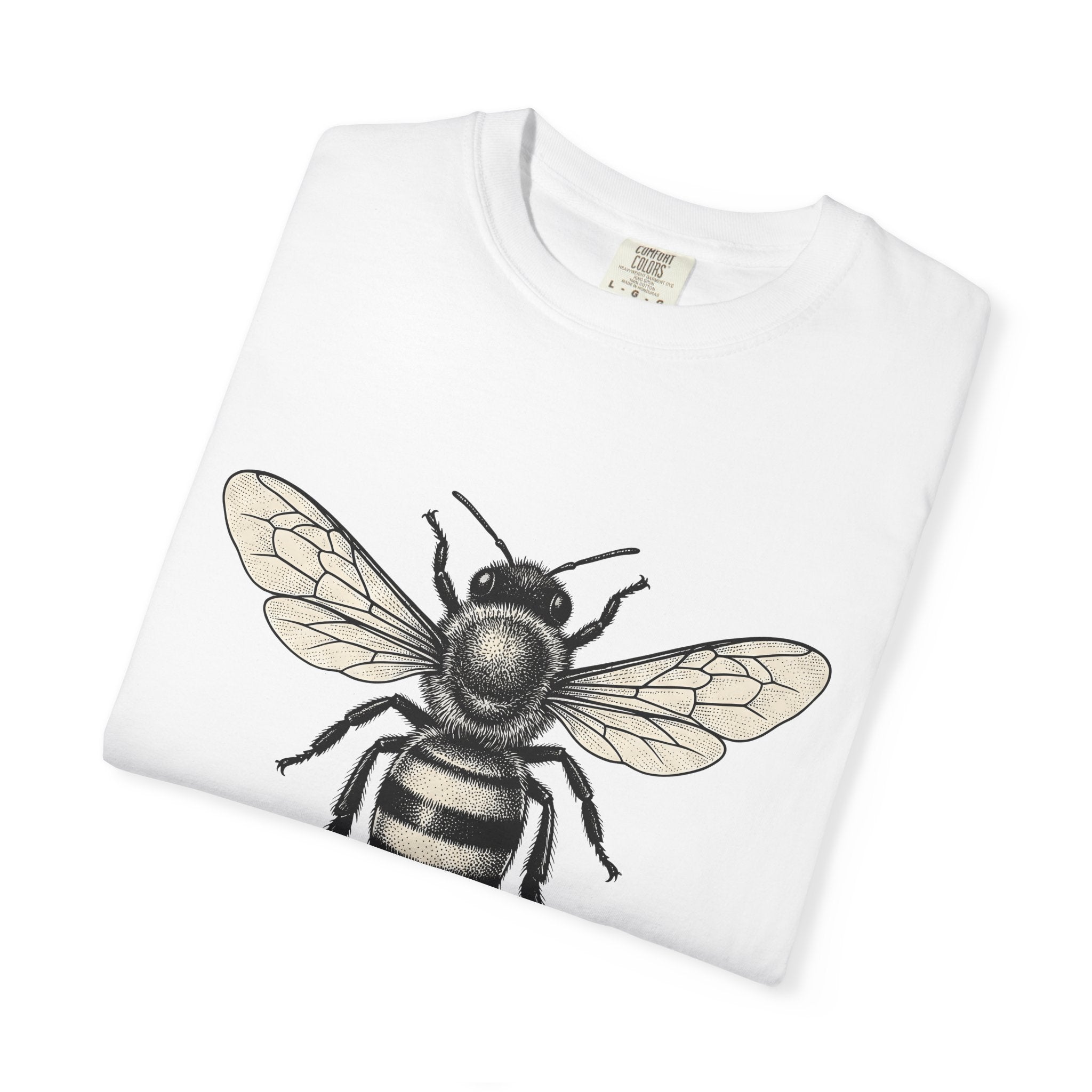 Bee Shirt Animals Nature Gift Women Vintage Tee Honeybee T-Shirt Wildlife Enthusiast Retro Tshirt Environmental Graphic Hand Drawn Wings