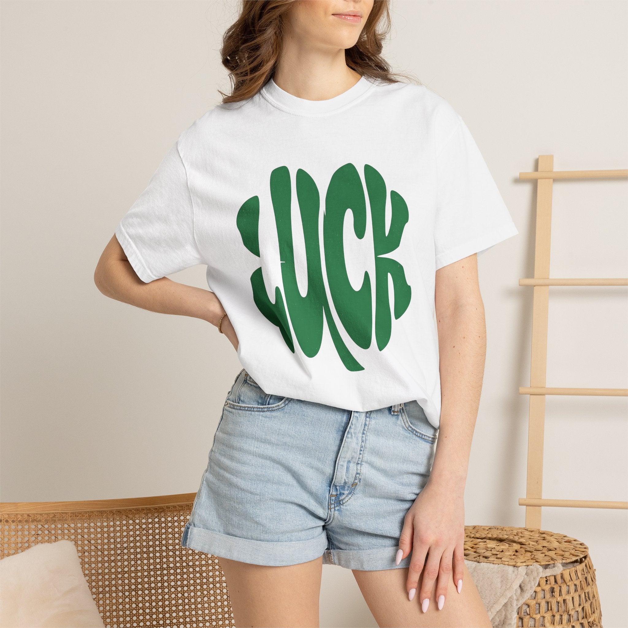 Four Leaf Clover Shirt St. Patrick's Day Celebration Gift Women Vintage Tee Shamrock T-Shirt Irish Fan Retro Tshirt Party Graphic Hand Drawn