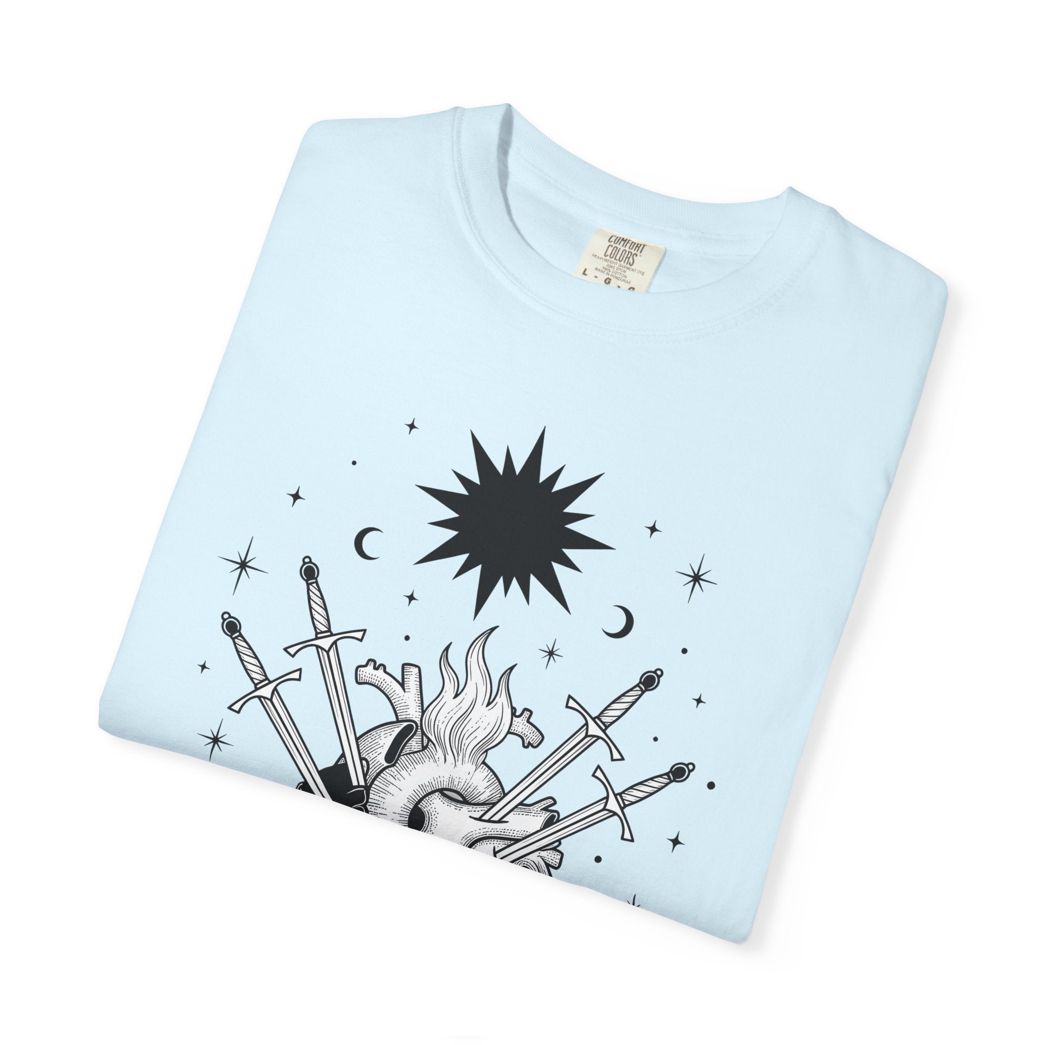 Heart Swords Shirt Boho Chic Mysticism Gift Women Old School Tee Sword T-Shirt Bohemian Enthusiast Retro Tshirt Spiritual Graphic Mysterious