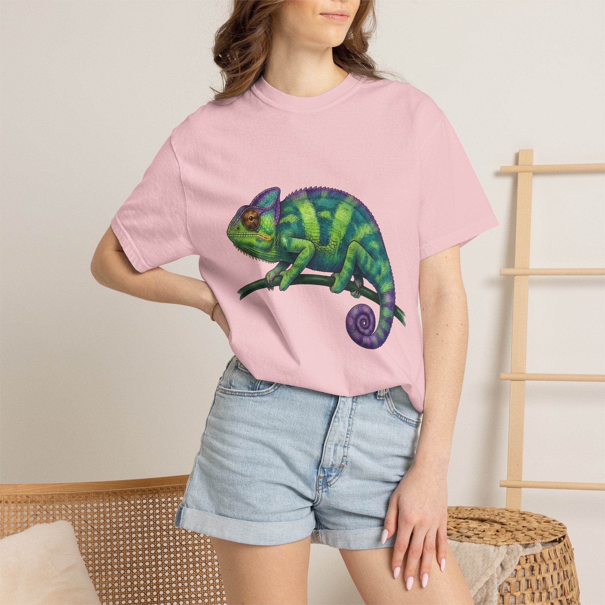 Chameleon Shirt Animals Lizard Gift Women Vibrant Tee Chameleon T-Shirt Wildlife Fan Colorful Tshirt Gecko Graphic Sketch Twig Tshirt