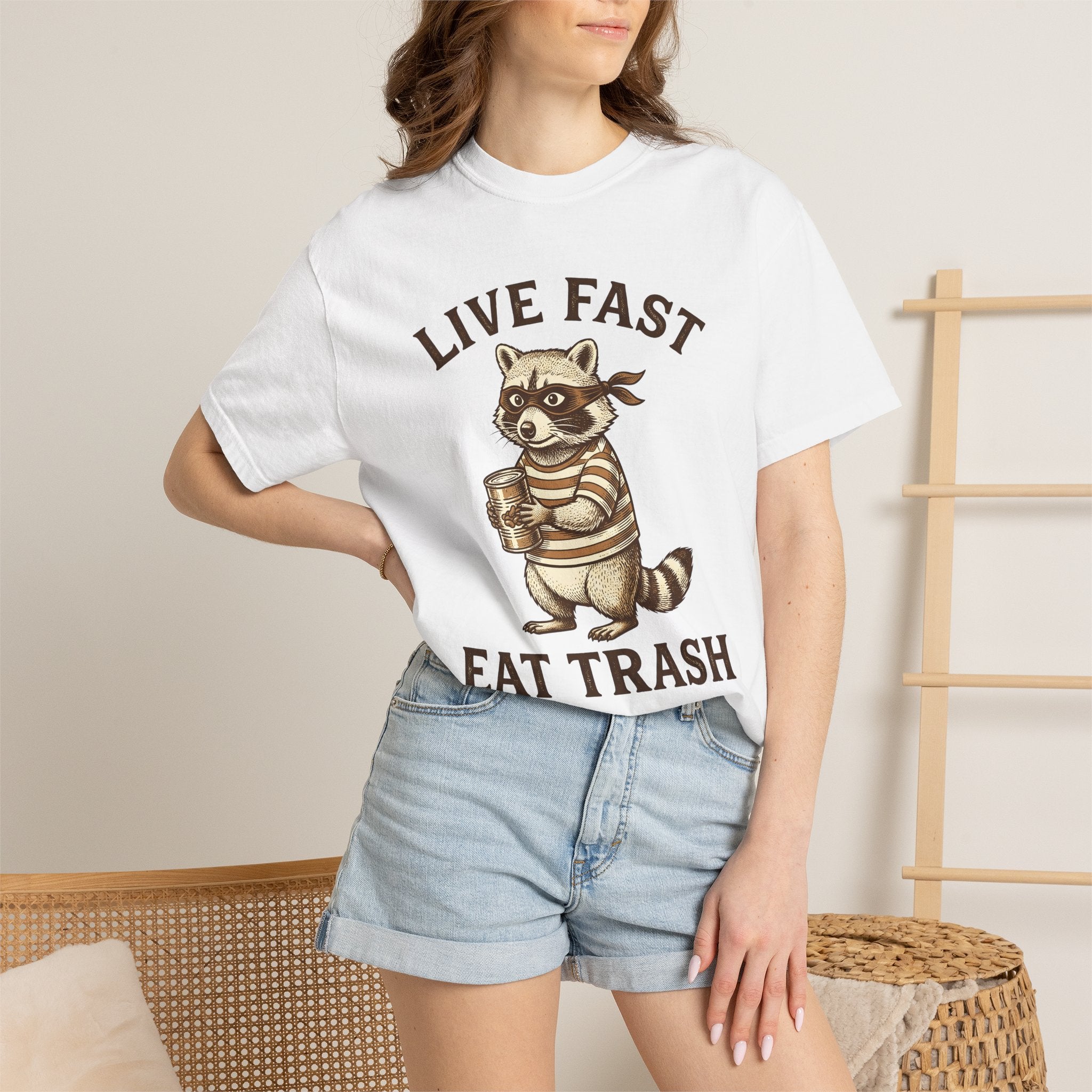 Raccoon Graphic Shirt Funny Animal Gift Women Vintage Tee Trash Panda T-Shirt Humor Fan Distressed Graphic Retro Comic Animal Tshirt