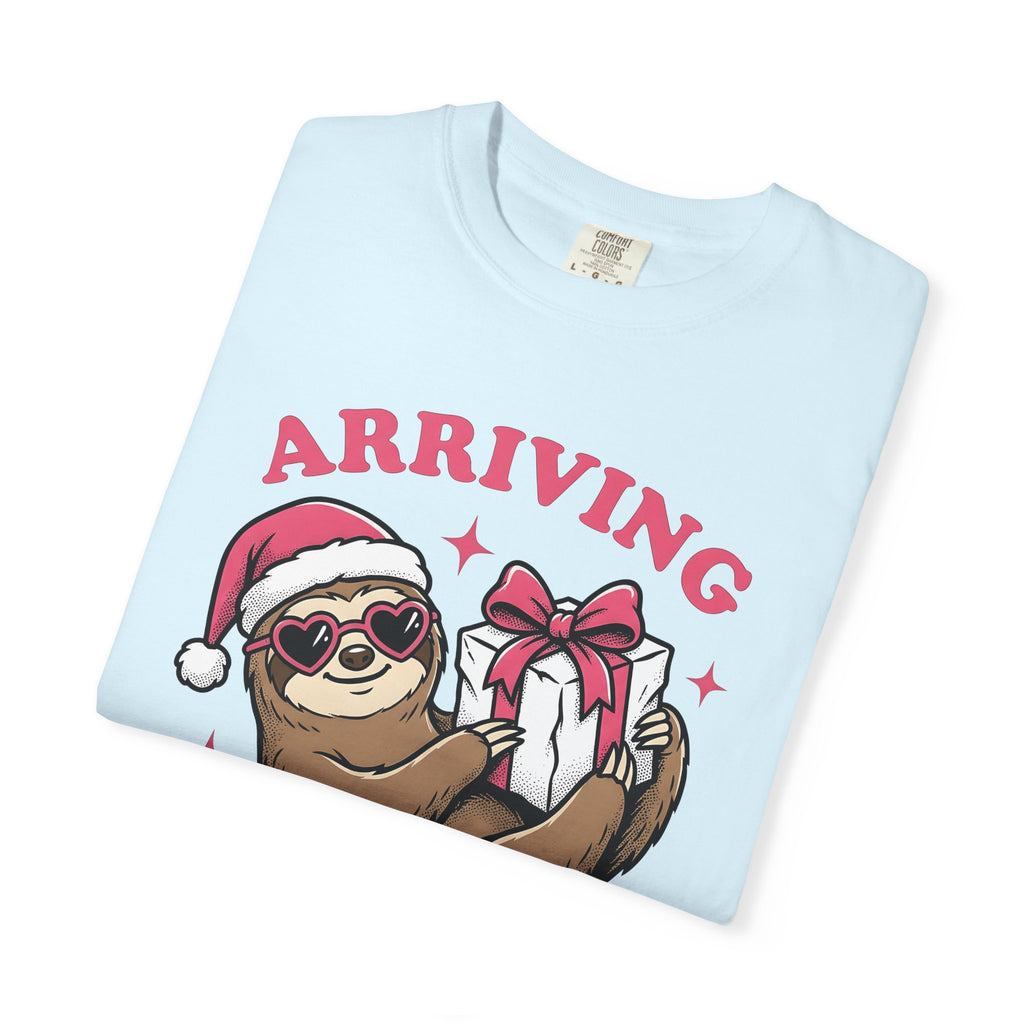 Sloth Present Shirt Christmas Maternity Gift Women Comic Tee Sloth Gift T-Shirt Xmas Fan Funny Tshirt Pregnant Graphic Vintage Christmas Hat