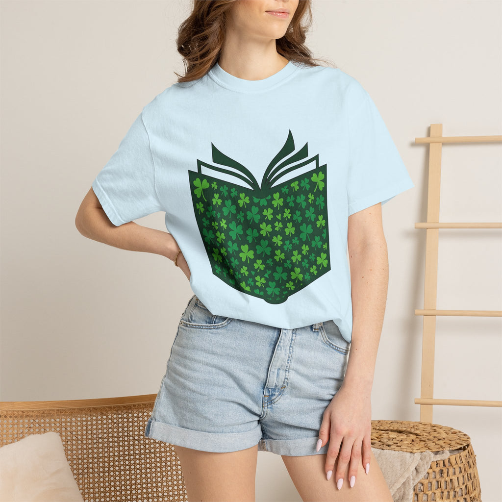 Lucky Shamrock Book Shirt St Patrick's Day Books Gift Women Vintage Tee Book T-Shirt St Patricks Fan Retro Tshirt Literary Graphic Flat
