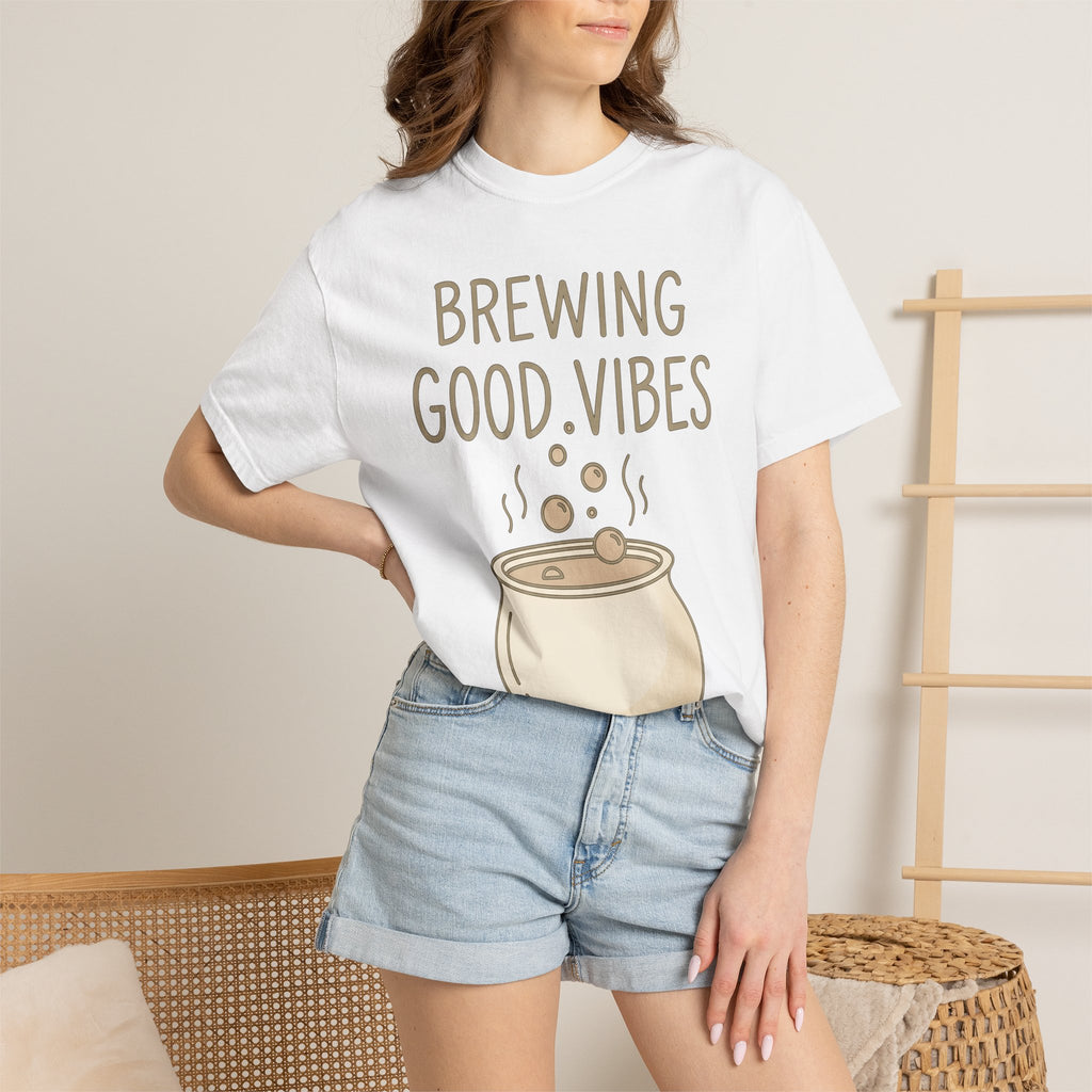 Cauldron Graphic Shirt Halloween Witch Gift Women Doodle Tee Pot T-Shirt Spooky Fan Kettle Graphic Tshirt Minimalist Bubbles Tshirt