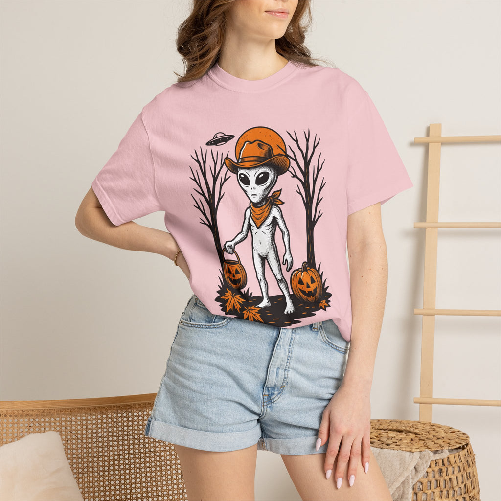 Alien Wrangler Shirt Halloween Futuristic Gift Women Weathered Tee Alien Handler T-Shirt Horror Fan Distressed Tshirt Sci Fi Graphic