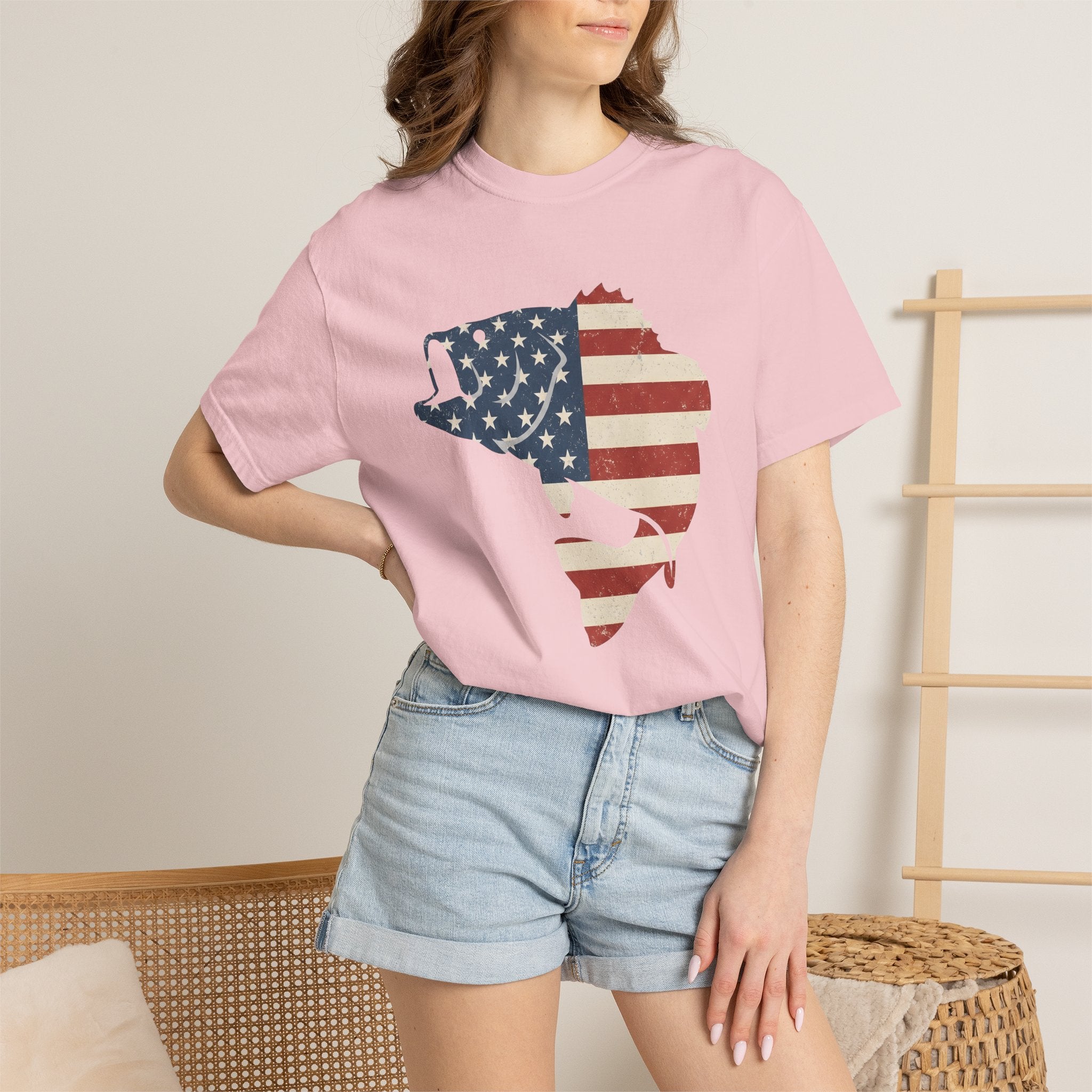 Largemouth Bass Shirt America Angling Gift Women Grunge Tee Bass T-Shirt Patriot Fan Distressed Tshirt Fishing Graphic Retro Usa Flag Tshirt