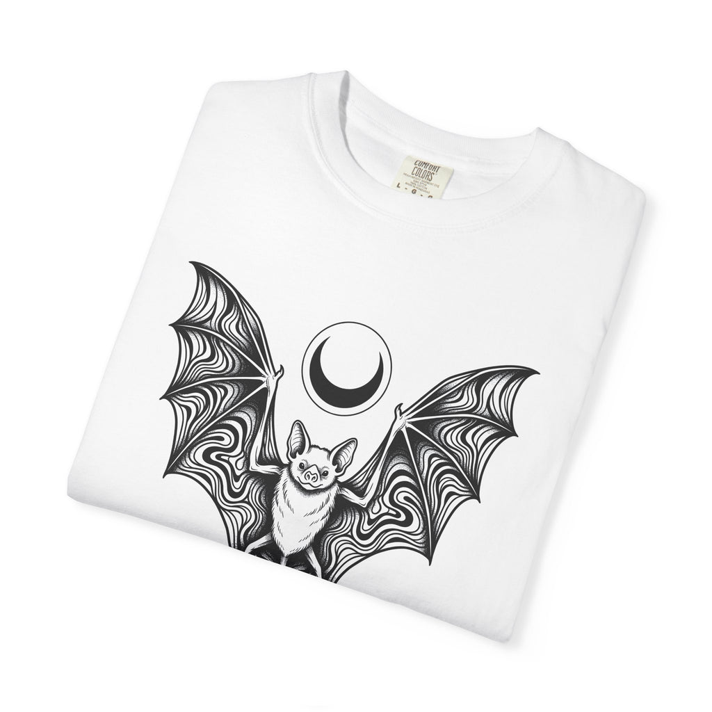 Bat Illustration Shirt Gothic Holiday Gift Women Dark Tee Flying Creature T-Shirt Goth Fan Grunge Tshirt Halloween Graphic Trippy Half Moon