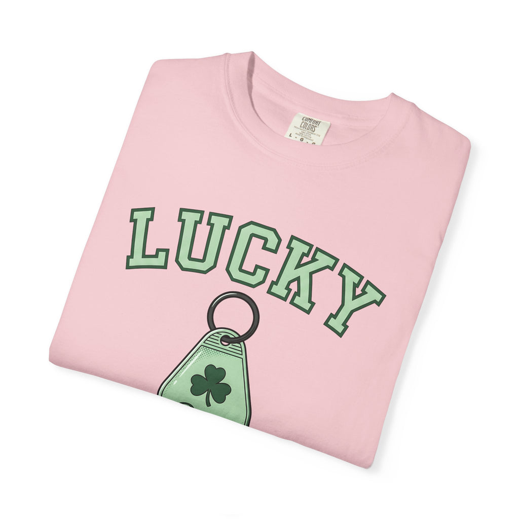 Shamrock Keychain Shirt St Patrick's Day Luck Gift Women Bold Graphic Tee Keychain Holder T-Shirt Irish Fan Graphic Design Lucky Graphic