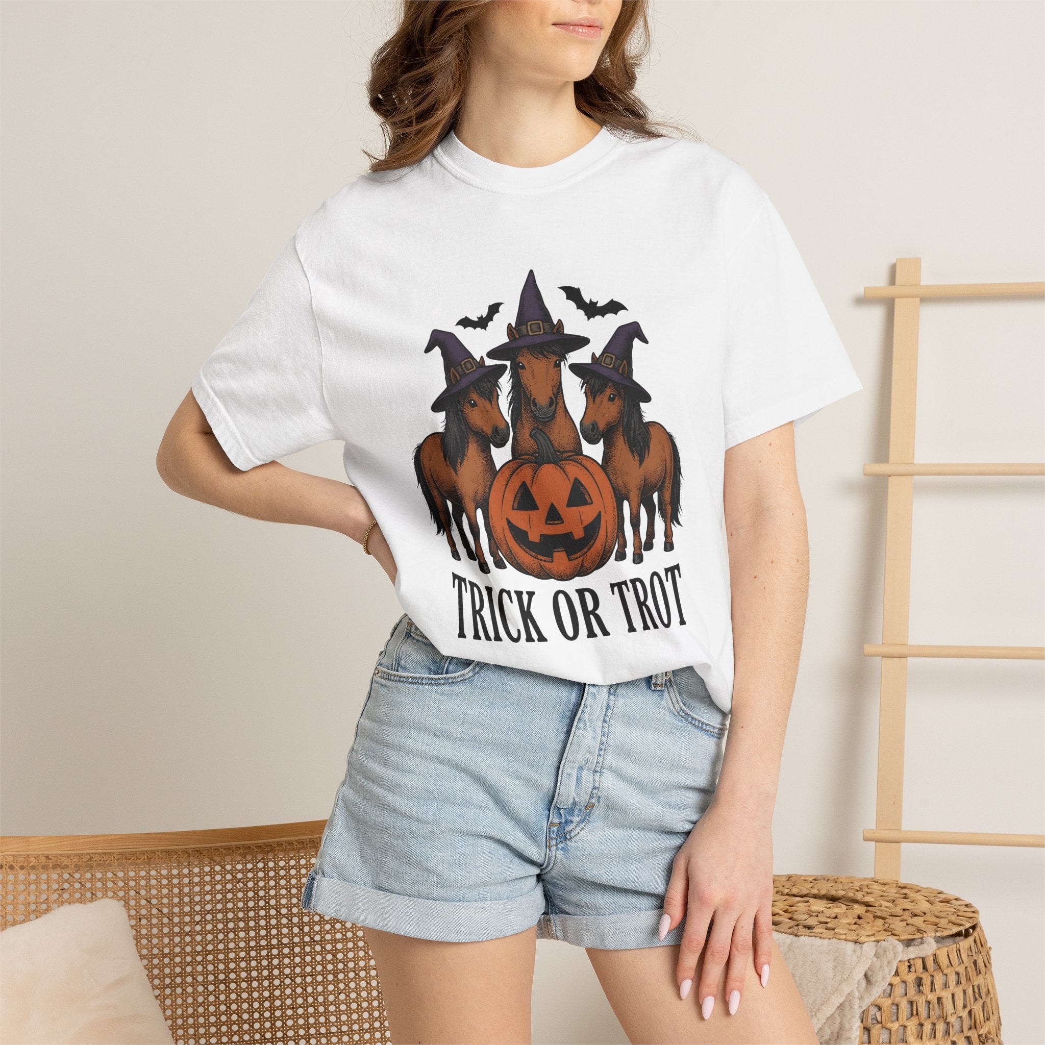 Witch Horse Hat Shirt Halloween Livestock Gift Women Classic Tee Sorcery T-Shirt Halloween Fan Vintage Tshirt Farm Animal Graphic Line Art