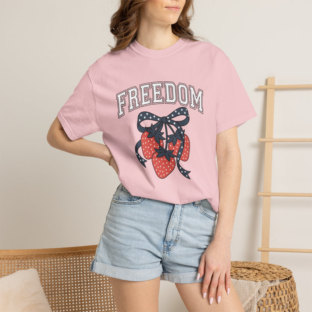 Strawberry Bouquet Shirt America Patriotic Gift Women Vintage Tee Flower Arrangement T-Shirt American Fan Distressed Tshirt Patriotic