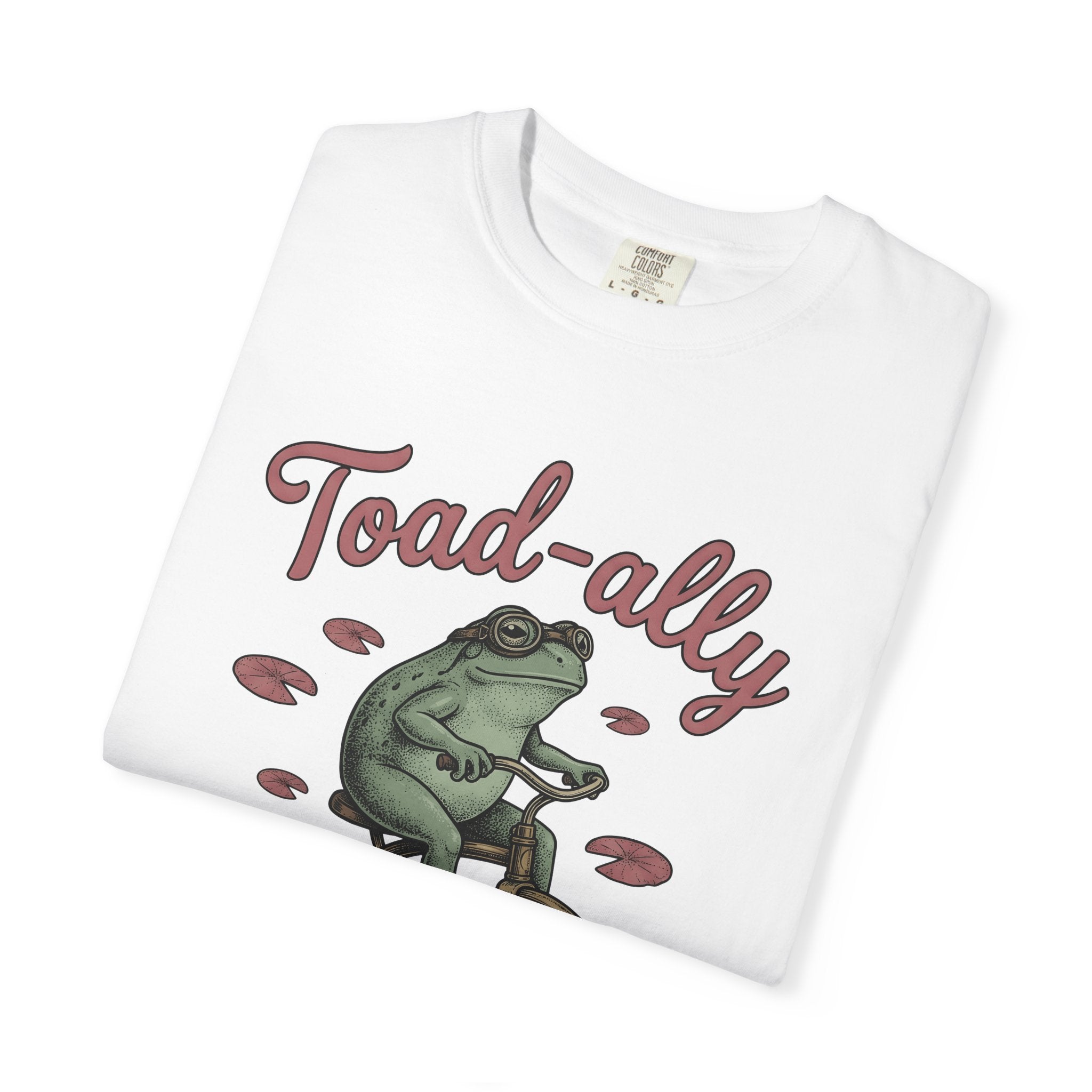 Frog Bicycle Shirt Frog Nature Gift Women Classic Tee Toad T-Shirt Amphibian Enthusiast Vintage Tshirt Wildlife Graphic Doodle Lily Pad