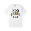 Varsity Patch Text Shirt Fishing Adventure Gift Women Classic Tee Emblem T-Shirt Angler Fan Vintage Tshirt Explorer Graphic Weathered Muted