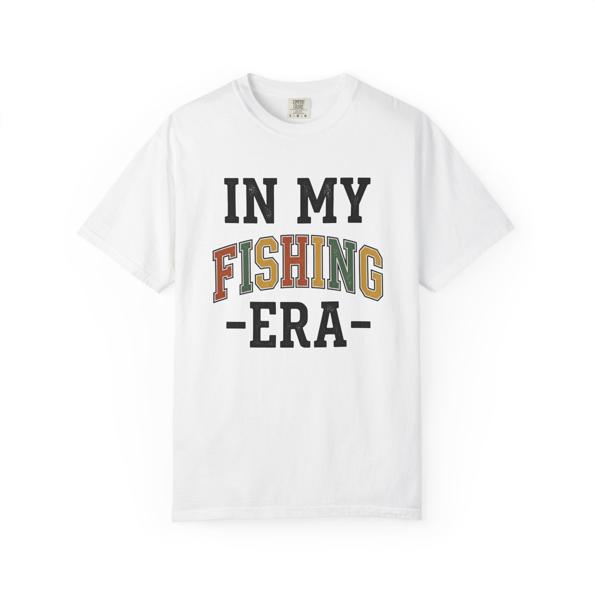 Varsity Patch Text Shirt Fishing Adventure Gift Women Classic Tee Emblem T-Shirt Angler Fan Vintage Tshirt Explorer Graphic Weathered Muted