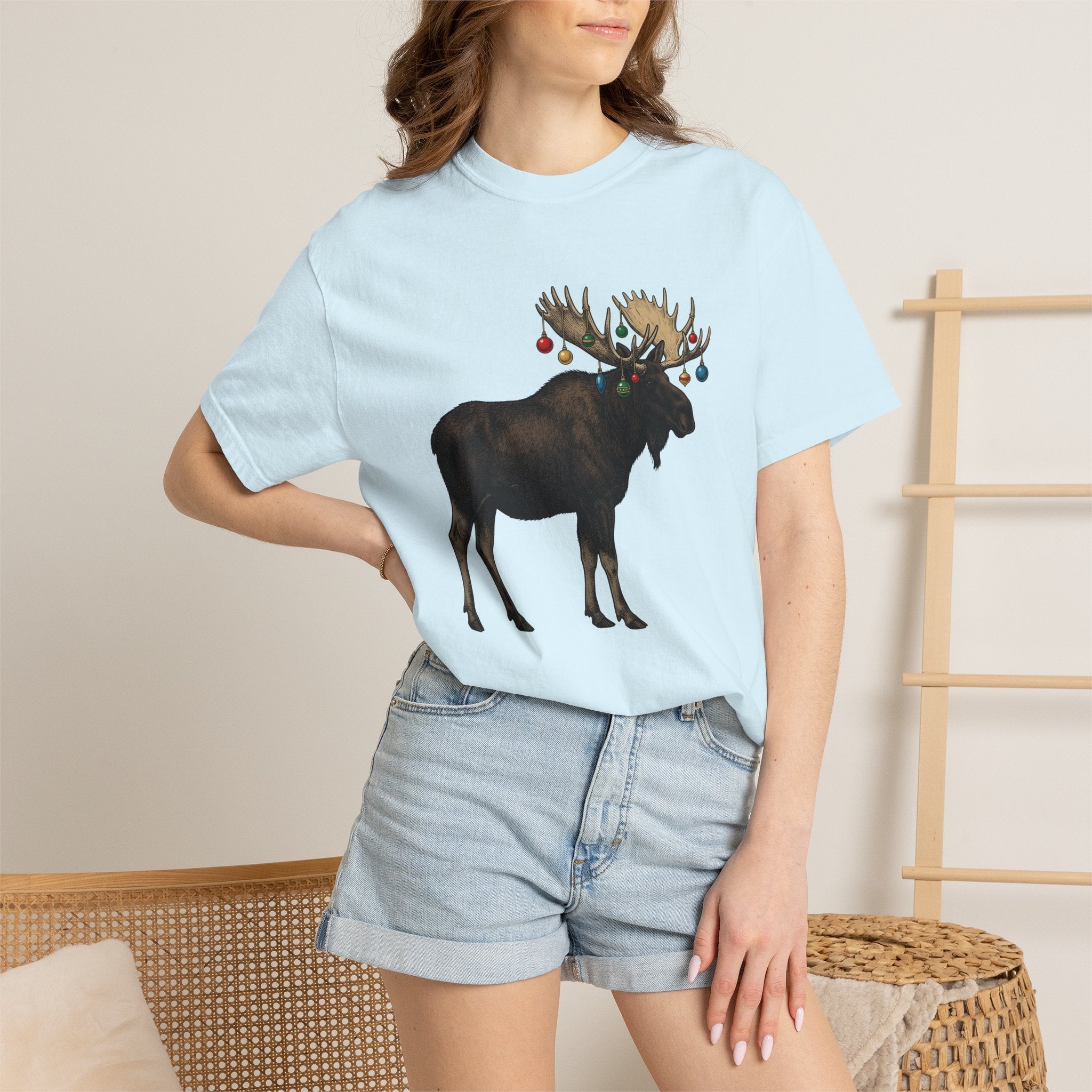 Elk Shirt Christmas Wildlife Gift Women Retro Tee Wapiti T-Shirt Xmas Fan Holiday Tshirt Wildlife Graphic Sketch Baubles Tshirt