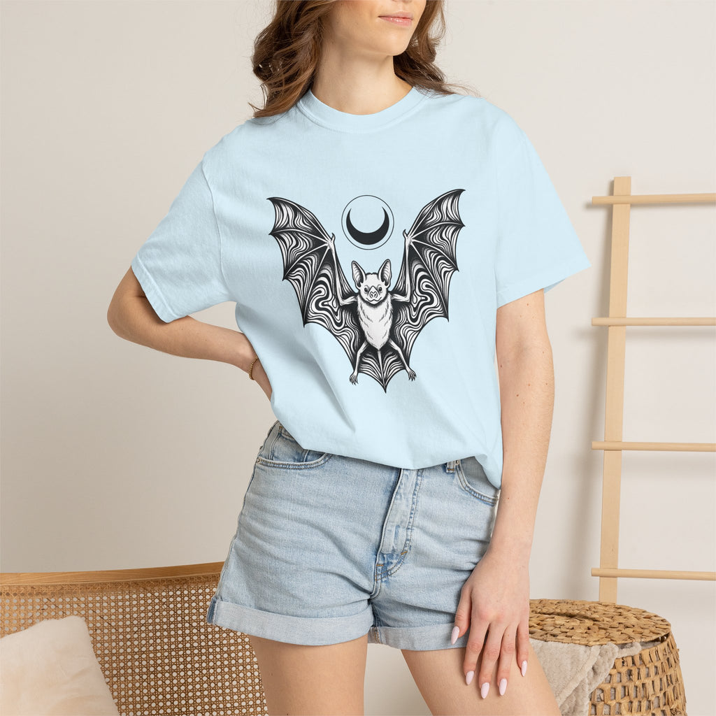 Bat Illustration Shirt Gothic Holiday Gift Women Dark Tee Flying Creature T-Shirt Goth Fan Grunge Tshirt Halloween Graphic Trippy Half Moon