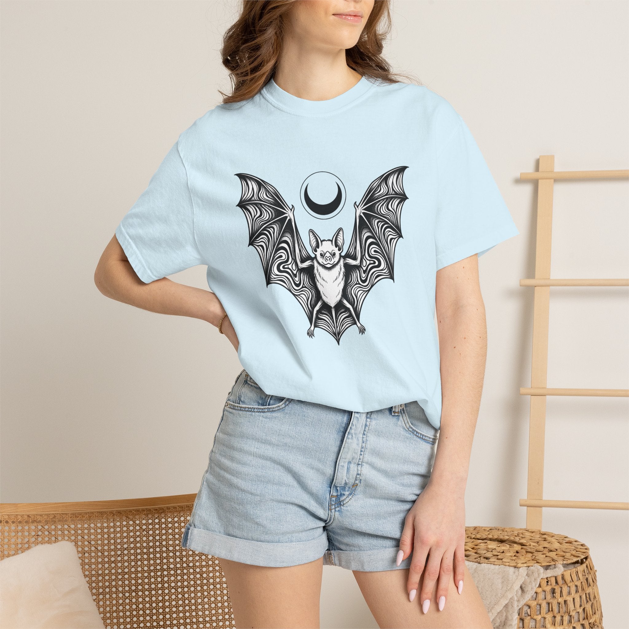 Bat Illustration Shirt Gothic Holiday Gift Women Dark Tee Flying Creature T-Shirt Goth Fan Grunge Tshirt Halloween Graphic Trippy Half Moon