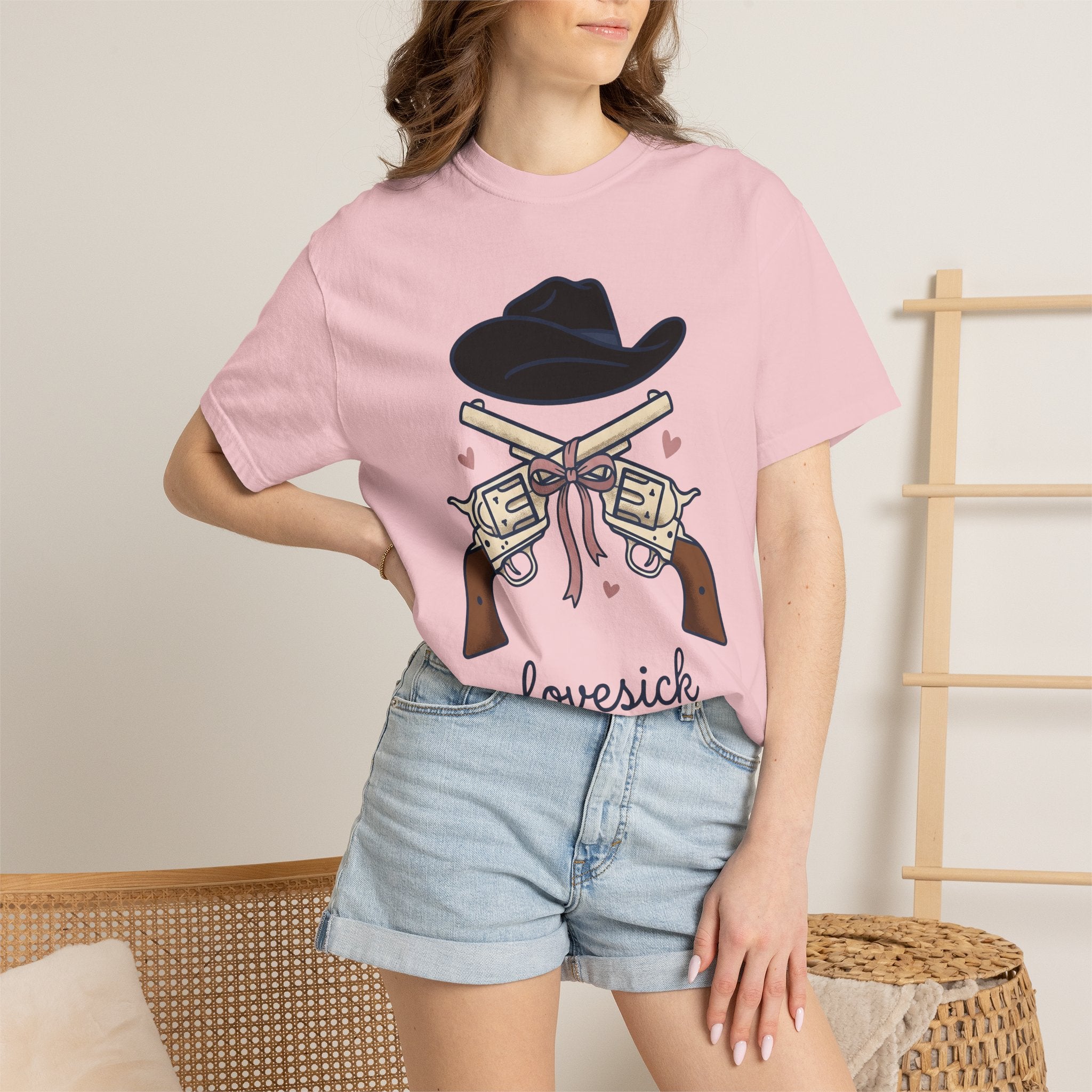 Cowboy Hat Guns Shirt Cowgirl Cowboy Gift Women Comic Tee Gunslinger T-Shirt Cowgirl Fan Cartoon Tshirt Rodeo Graphic Retro Pink Ribbon