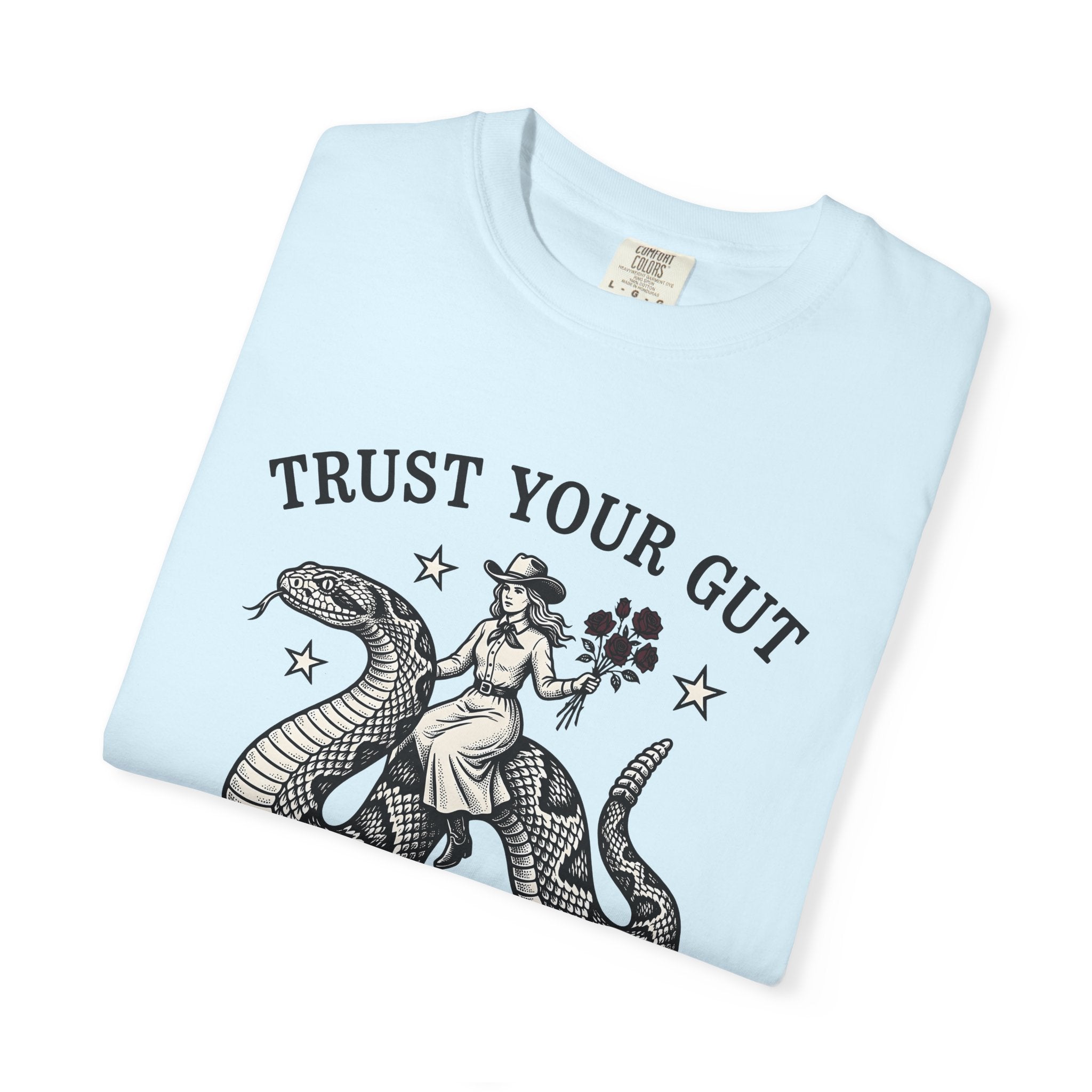 Cowgirl Snake Shirt Cowgirl Western Gift Women Vintage Tee Rattlesnake T-Shirt Rodeo Fan Retro Tshirt Cowboy Graphic Hand Drawn Roses Tshirt