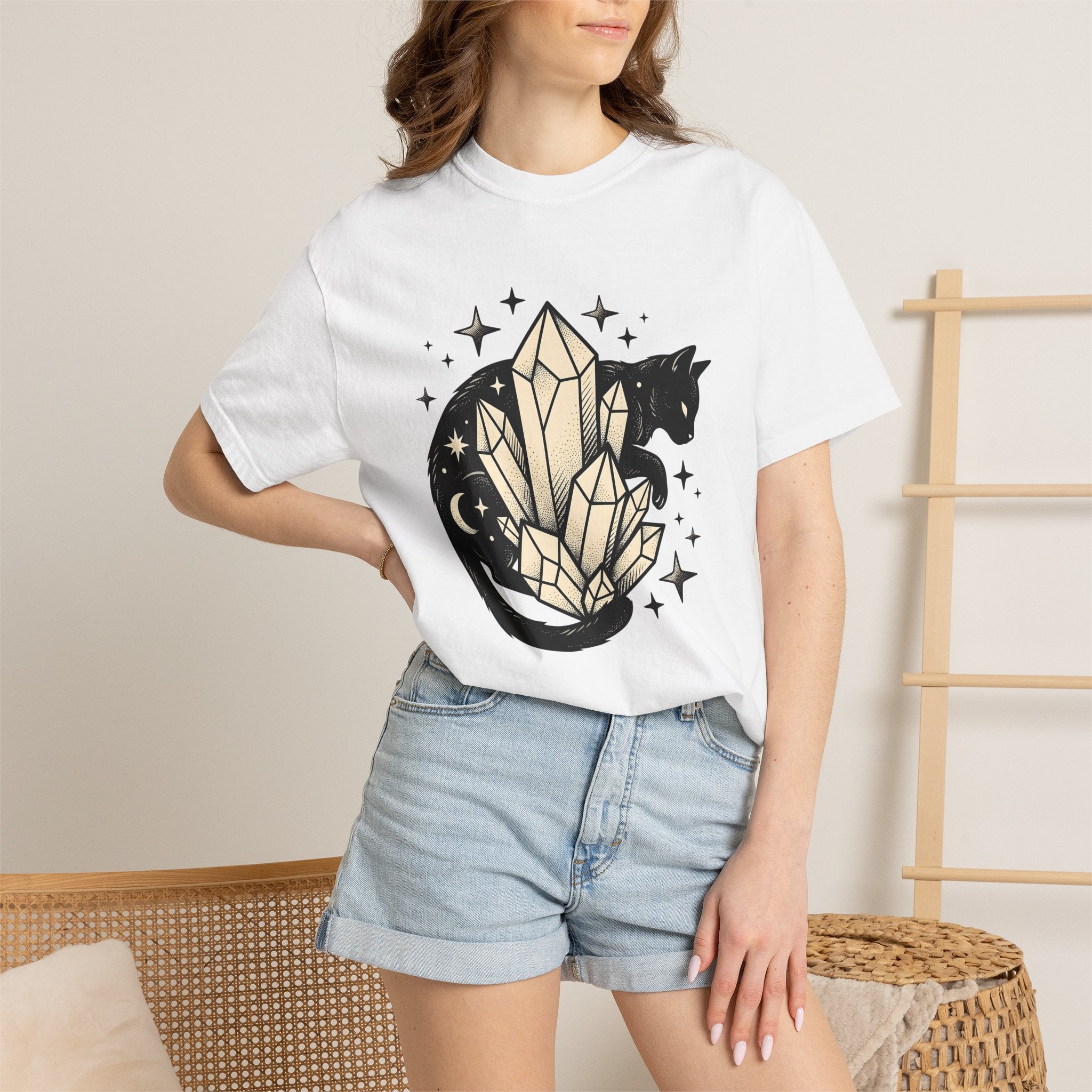 Black Cat Crystal Shirt Cat Alternative Gift Women Witchy Tee Crystal Cat T-Shirt Cat Fan Mystical Tshirt Gothic Graphic Sketch Stars Tshirt