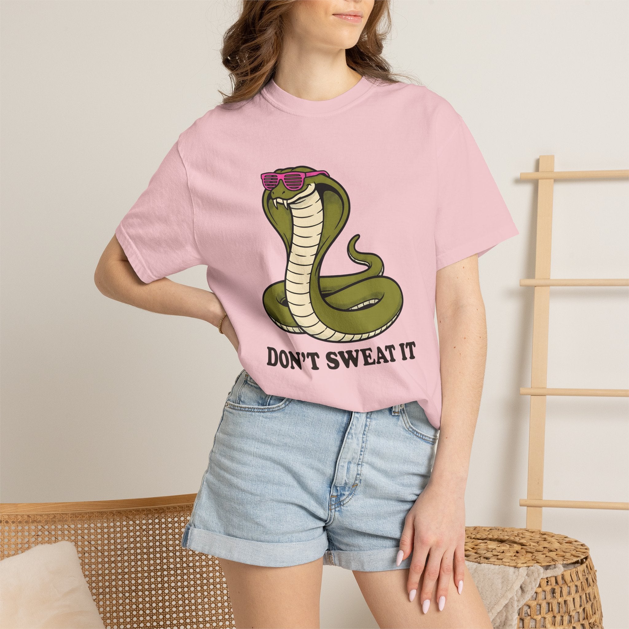 Reptile Sunglasses Shirt Funny Creatures Gift Women Caricature Tee Reptile Shades T-Shirt Comedy Fan Cartoon Tshirt Animal Graphic Old
