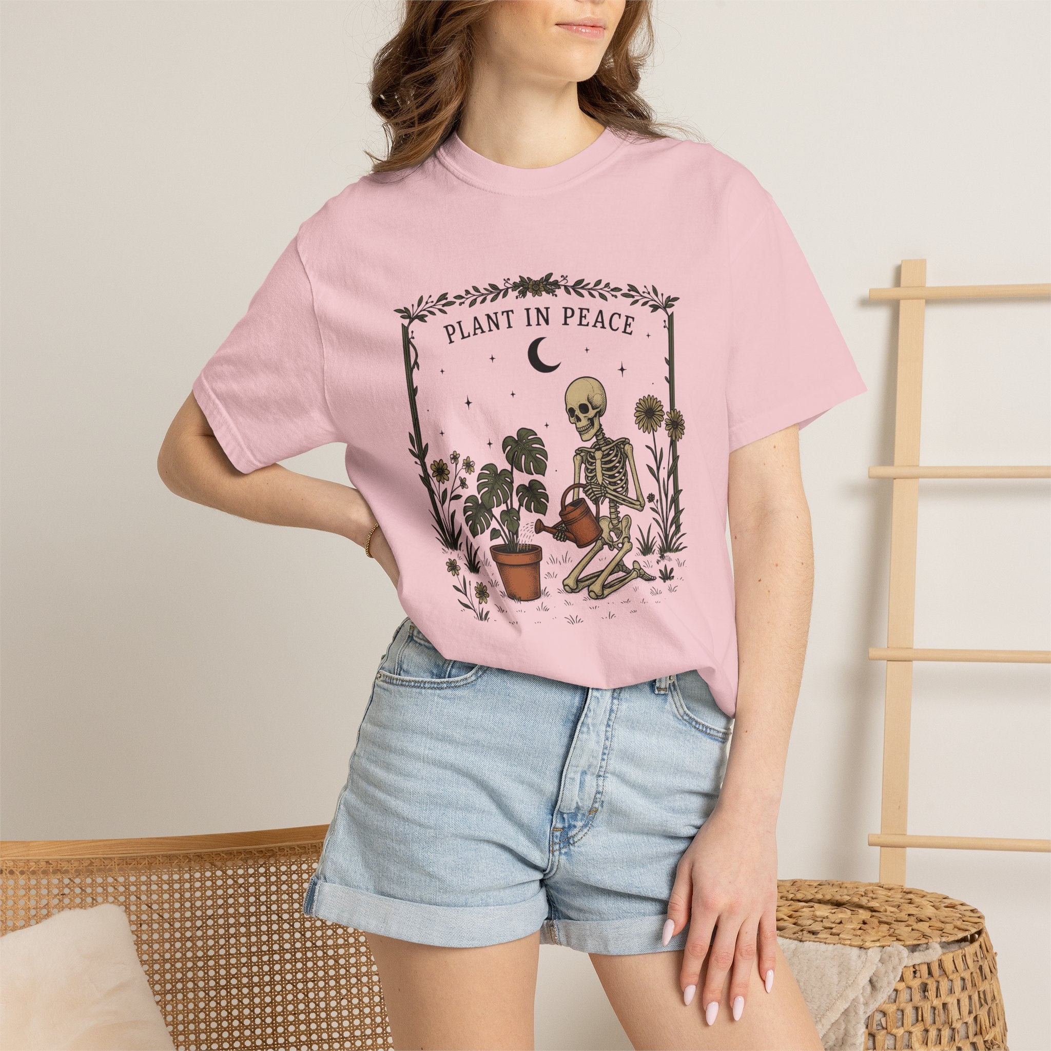 Skeleton Gardening Shirt Halloween Plant Gift Women Boho Tee Bones T-Shirt Spooky Fan Boho Chic Tshirt Floral Graphic Vintage Monstera