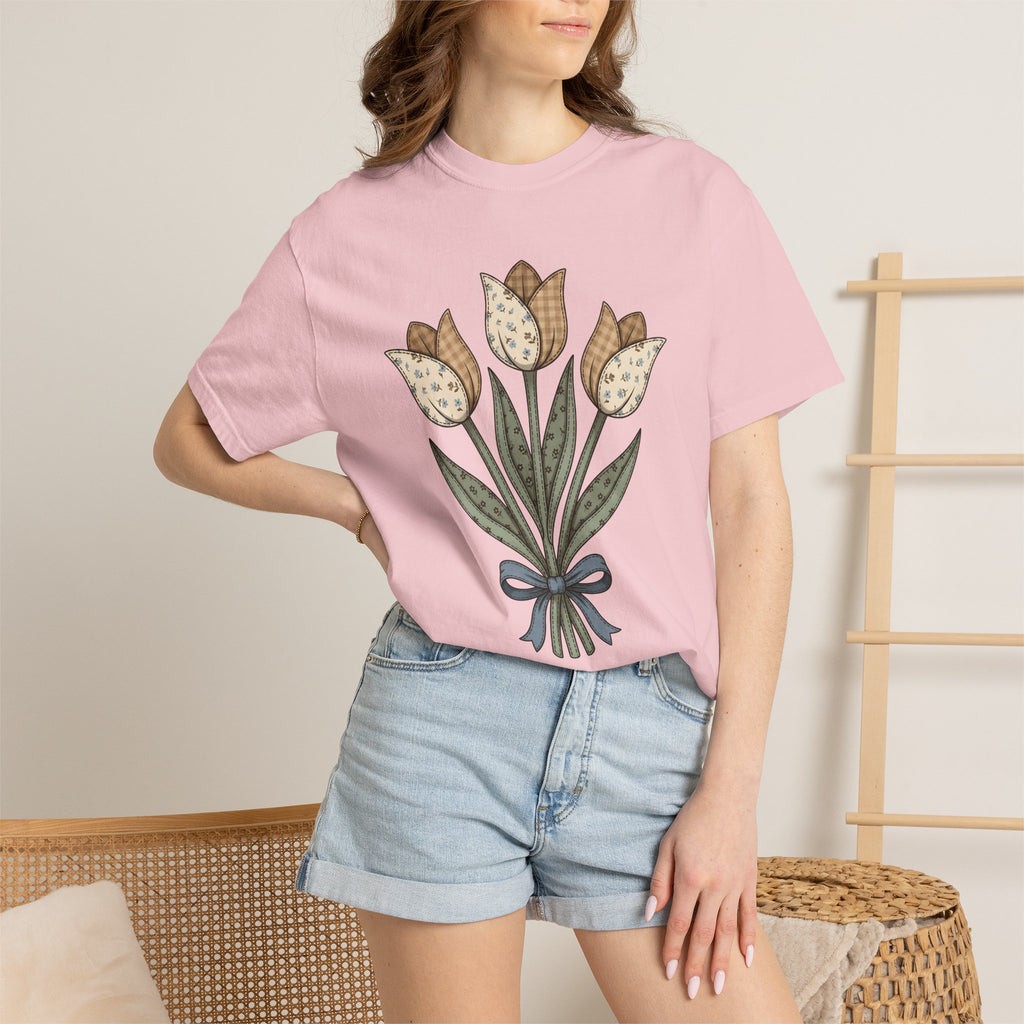 Tulip Flowers Shirt Easter Buds Gift Women Vintage Tee Tulips T-Shirt Spring Fan Distressed Tshirt Blossoms Graphic Shabby Chic Tie Tshirt