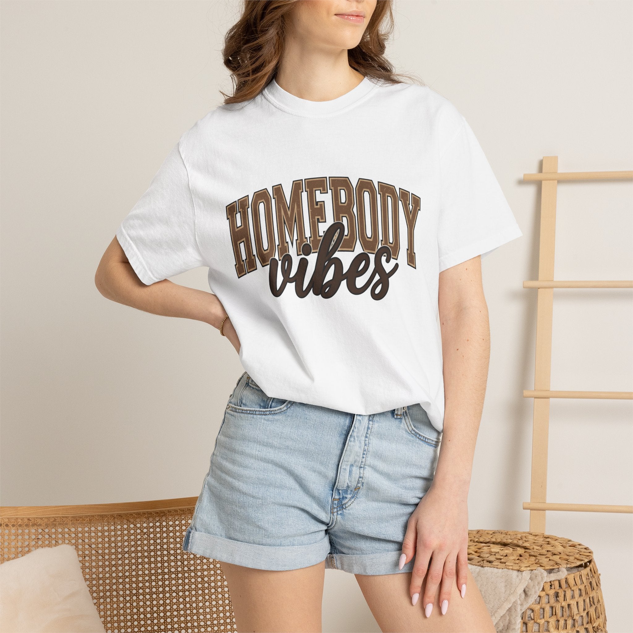 Bold Text Graphic Shirt Moms Home Gift Women Retro Tee Typography T-Shirt Motherhood Fan Distressed Tshirt Domestic Graphic Vintage Cozy